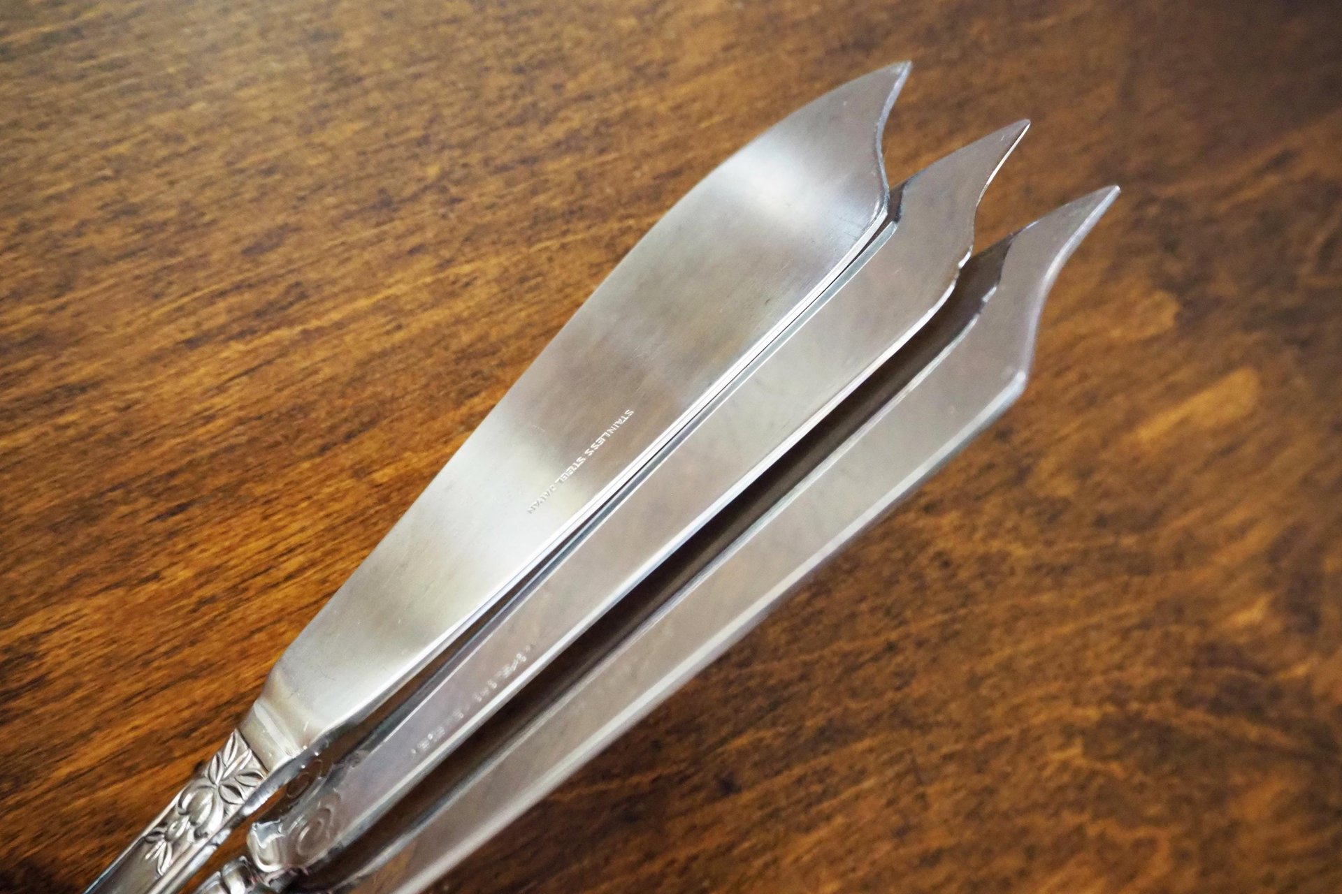Vintage cake knives | Vintage silver tone cake knives | Stainless steel cake knives | Ornate cake servers | Mismatched cake knives