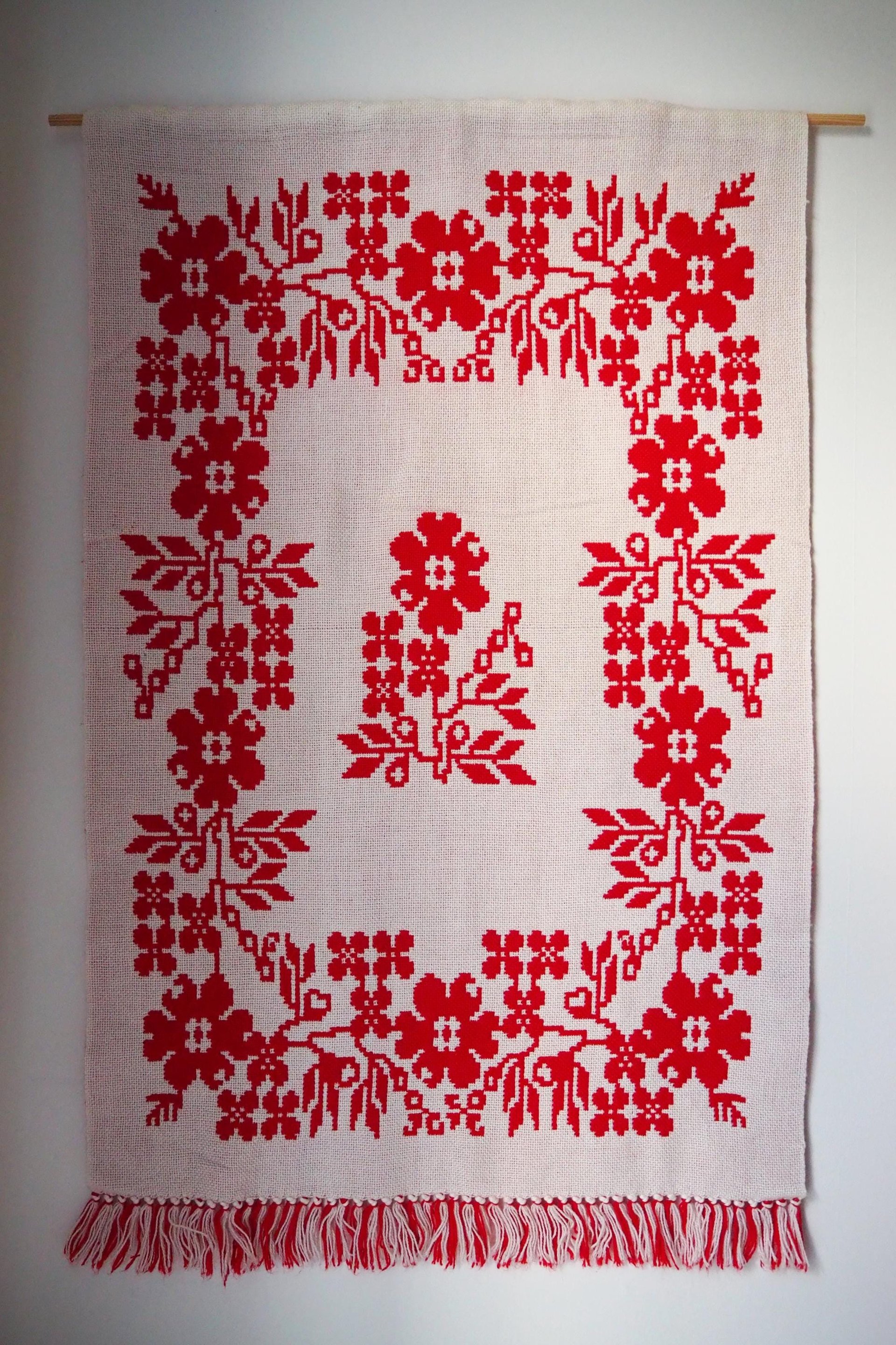Vintage wall hanging | Floral red and white wall hanging | Scandinavian wall hanging | Vintage wall tapestry | Handmade wall tapestry