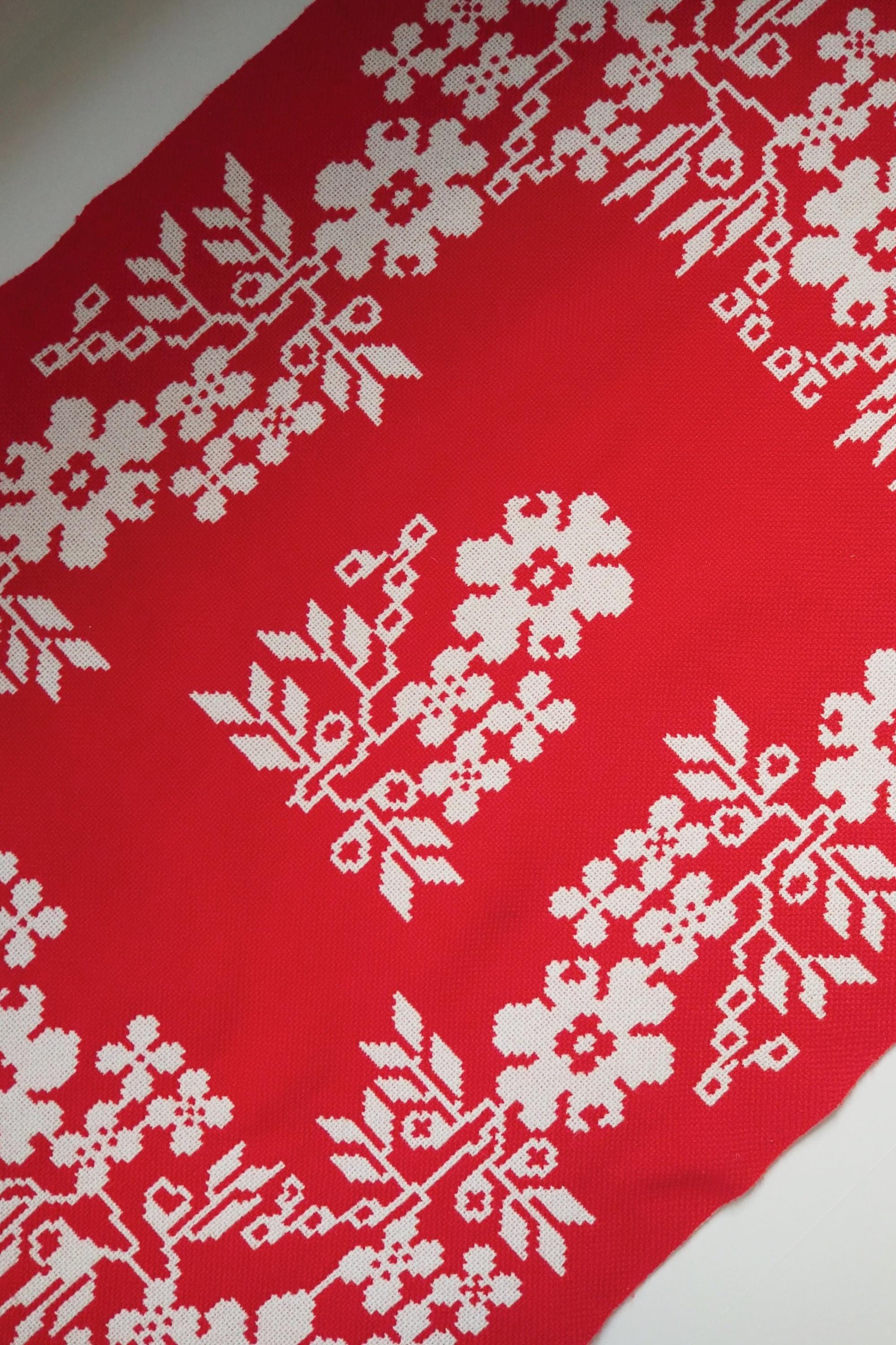Vintage wall hanging | Floral red and white wall hanging | Scandinavian wall hanging | Vintage wall tapestry | Handmade wall tapestry