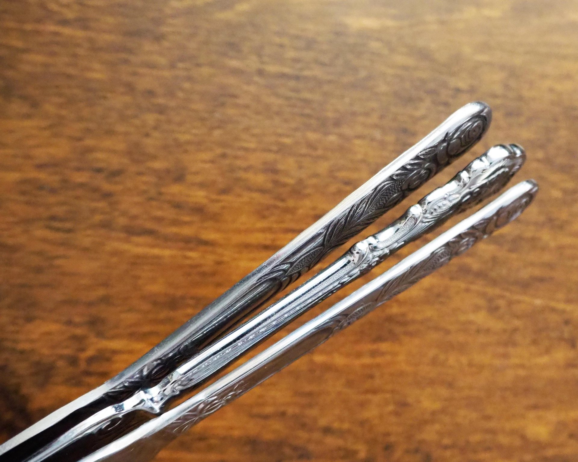 Vintage cake knives | Vintage silver tone cake knives | Stainless steel cake knives | Ornate cake servers | Mismatched cake knives