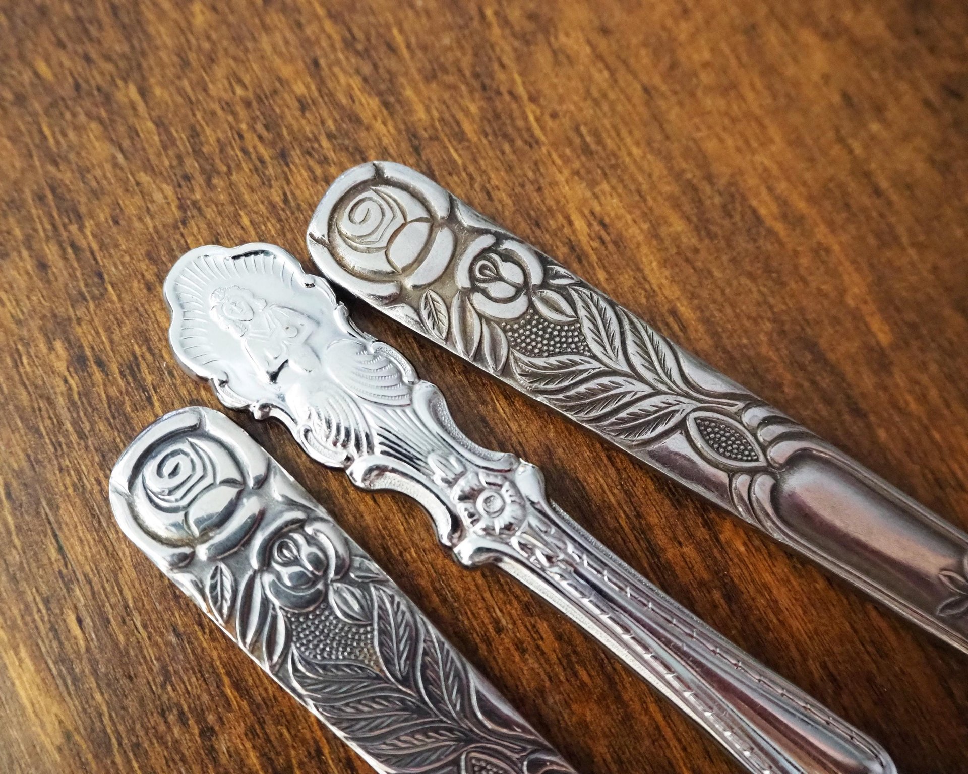 Vintage cake knives | Vintage silver tone cake knives | Stainless steel cake knives | Ornate cake servers | Mismatched cake knives