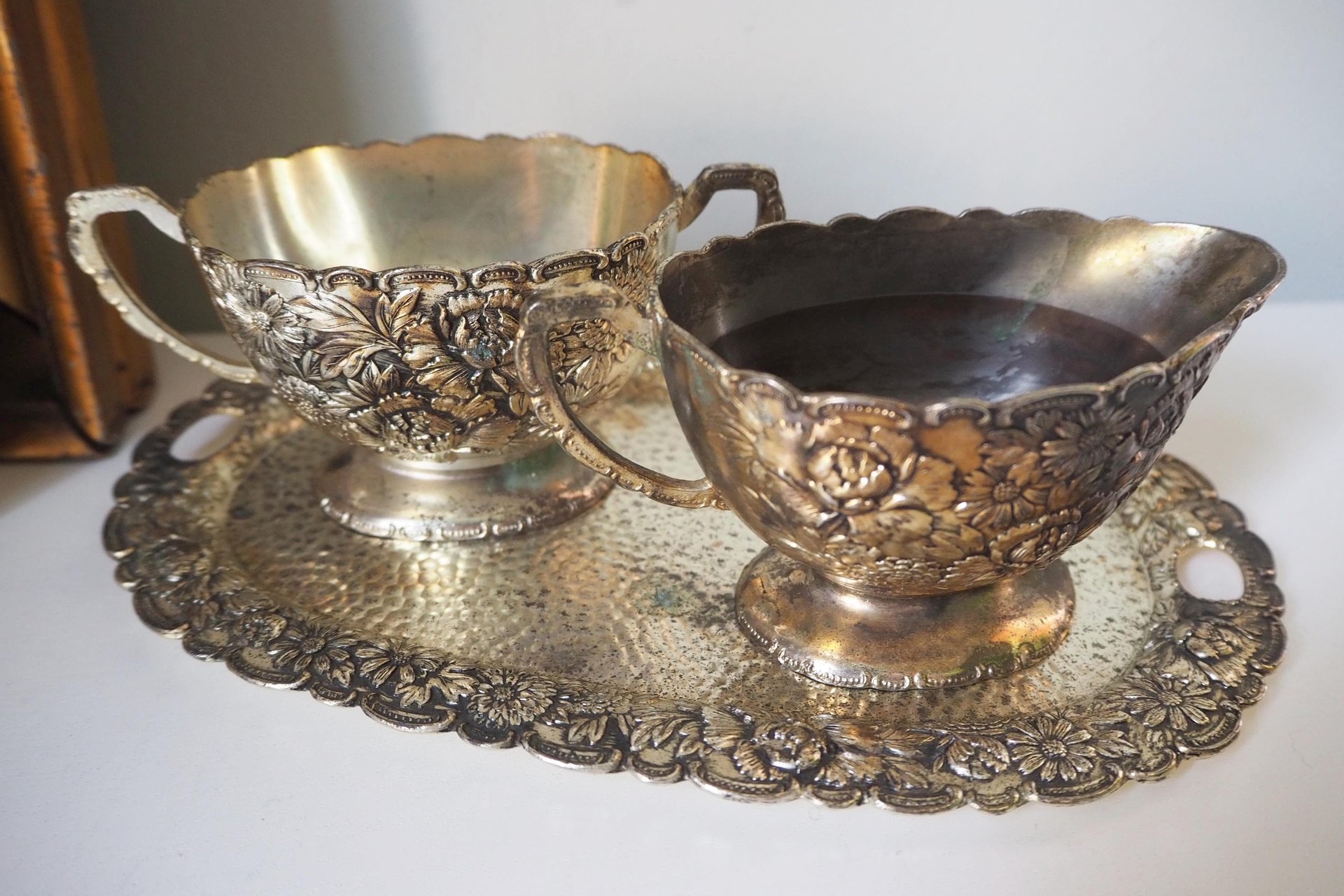 Vintage creamer and sugar bowl set | Vintage silver plated creamer and sugar set | Vintage creamer and sugar bowl set