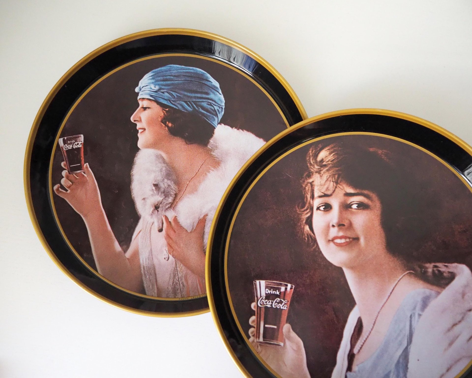 Vintage Coca Cola tin trays | Pagani Lecco Italy | Set of two vintage Coca Cola trays | Round Coca Cola trays | Coca Cola trays