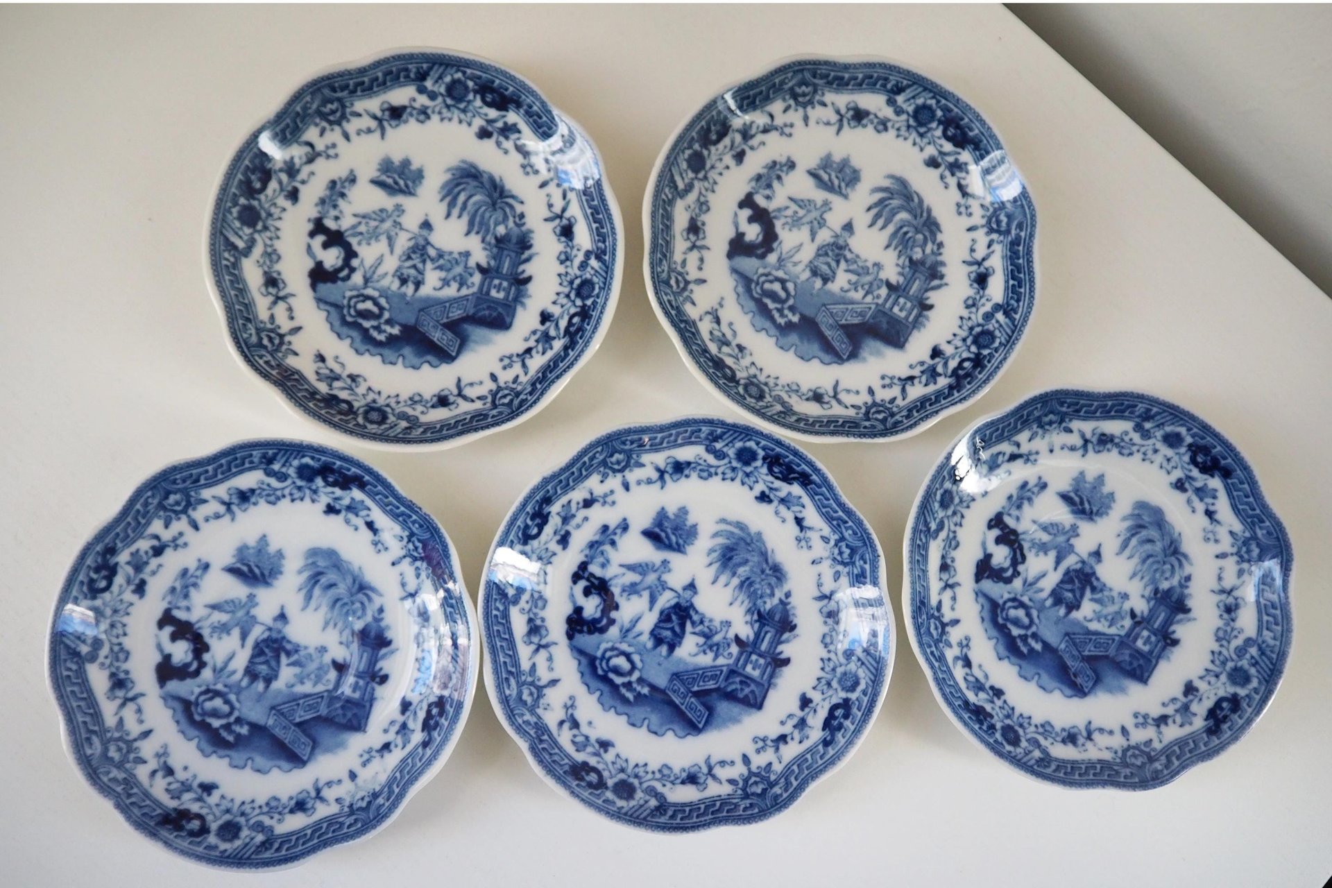 Vintage Arabia plates | Arabia Singapore saucers | Set of five Arabia Singapore saucers | Decorative blue and white plates | Arabia Finland