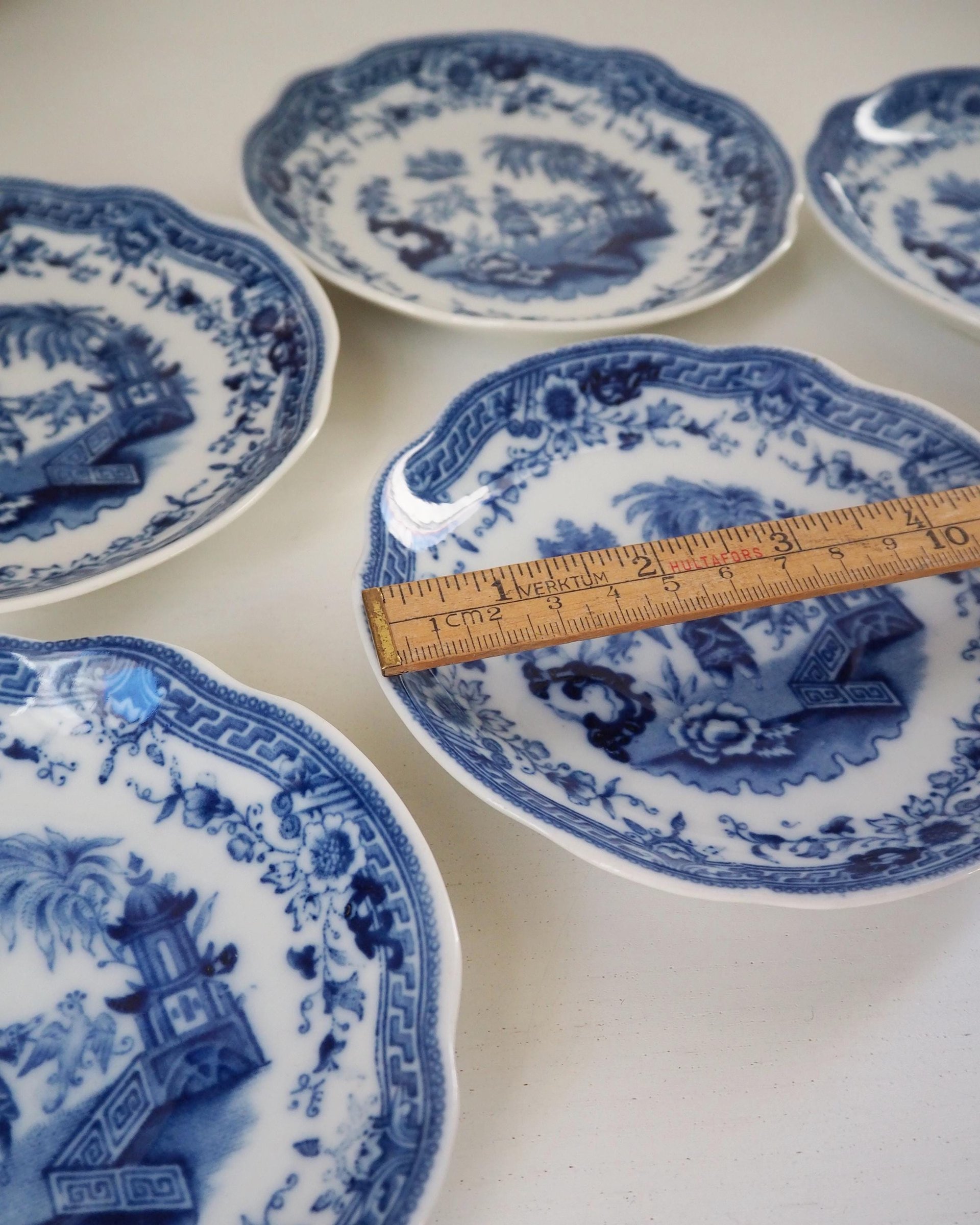 Vintage Arabia plates | Arabia Singapore saucers | Set of five Arabia Singapore saucers | Decorative blue and white plates | Arabia Finland
