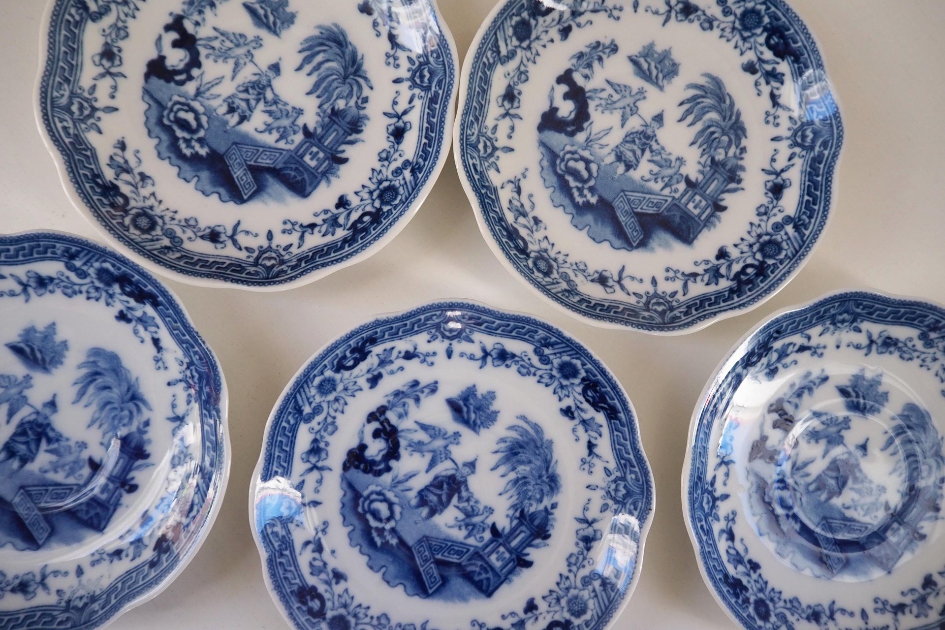 Vintage Arabia plates | Arabia Singapore saucers | Set of five Arabia Singapore saucers | Decorative blue and white plates | Arabia Finland
