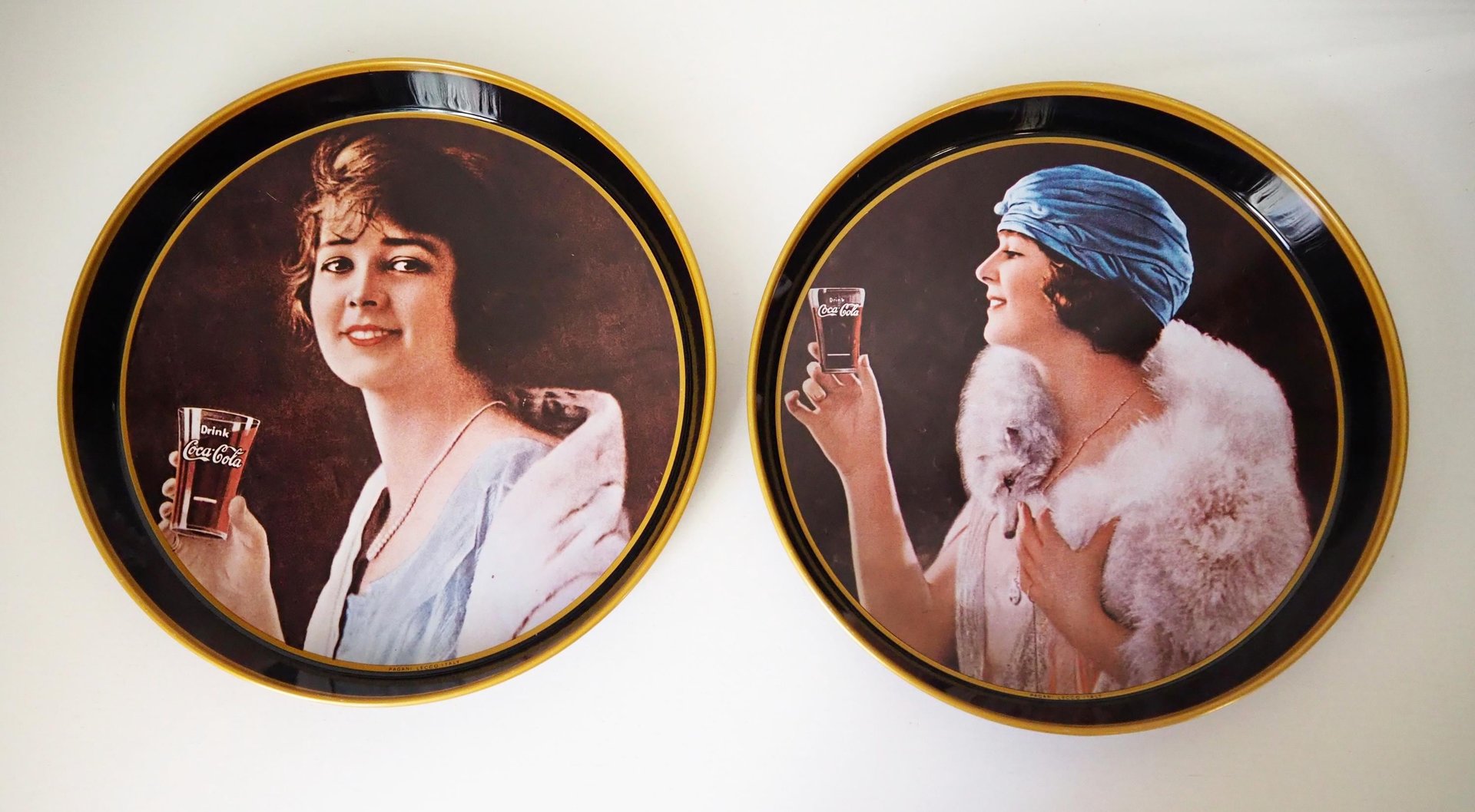 Vintage Coca Cola tin trays | Pagani Lecco Italy | Set of two vintage Coca Cola trays | Round Coca Cola trays | Coca Cola trays