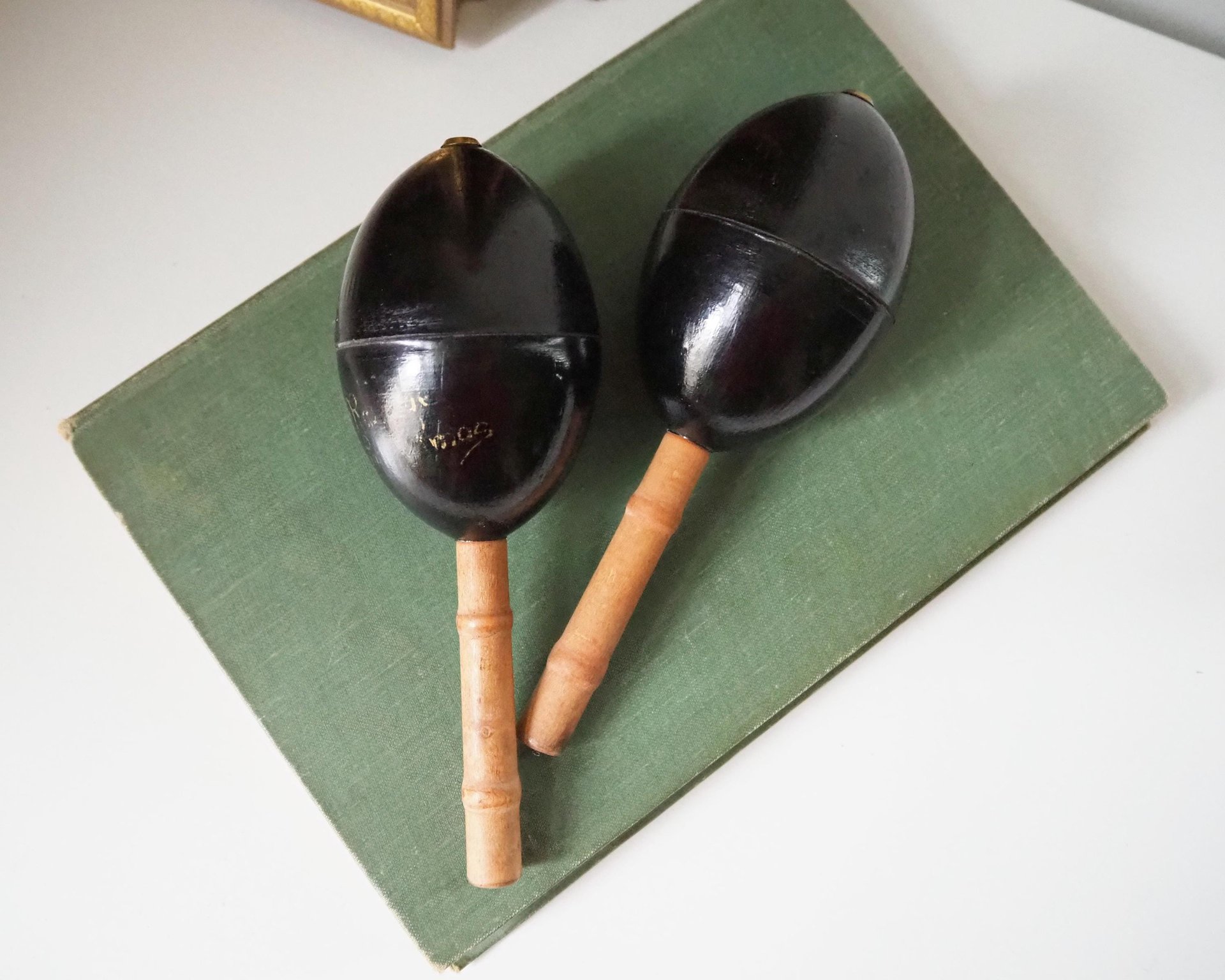 Vintage maracas | Vintage hand-painted maracas | Wooden maracas | Spanish maracas | Set of two vintage maracas | Vintage maracas from Spain