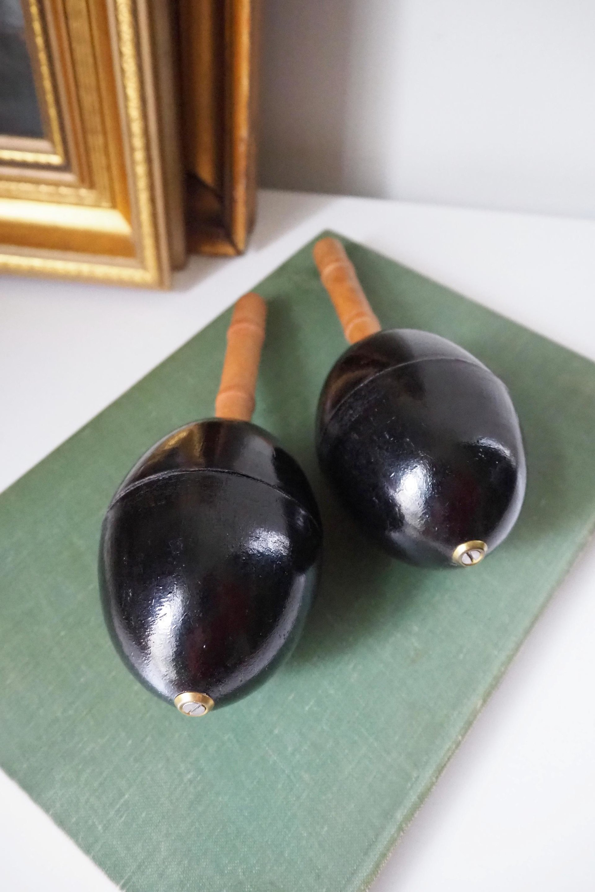 Vintage maracas | Vintage hand-painted maracas | Wooden maracas | Spanish maracas | Set of two vintage maracas | Vintage maracas from Spain