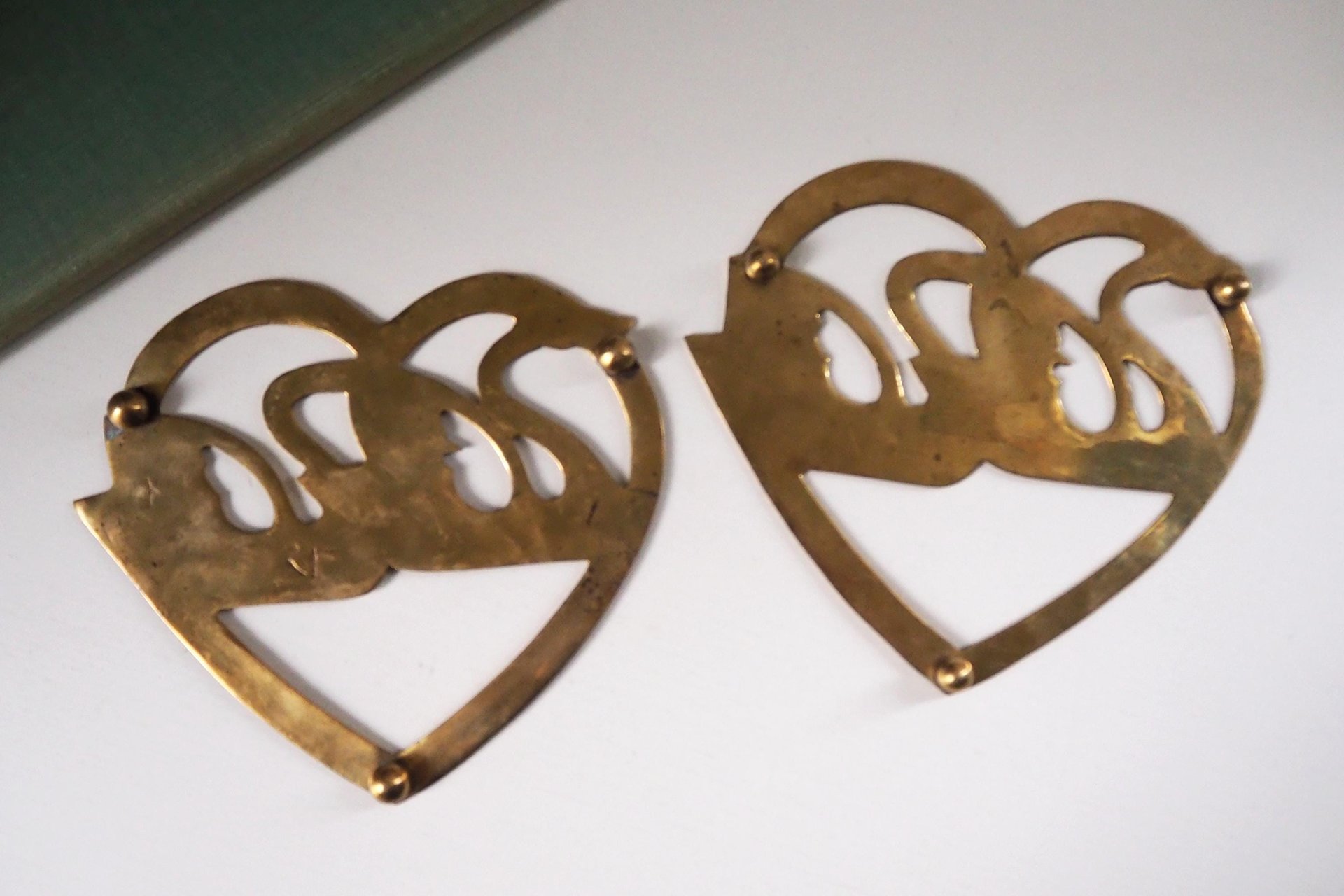 Vintage brass trivets | Set of two matching swan trivets | Heart shaped brass trivets | Brass trivets | Vintage kitchenware | Swan trivets
