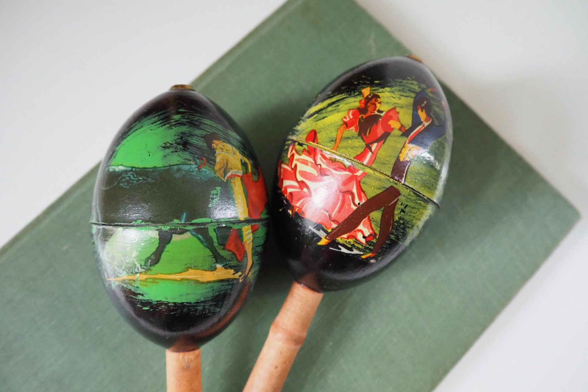 Vintage maracas | Vintage hand-painted maracas | Wooden maracas | Spanish maracas | Set of two vintage maracas | Vintage maracas from Spain