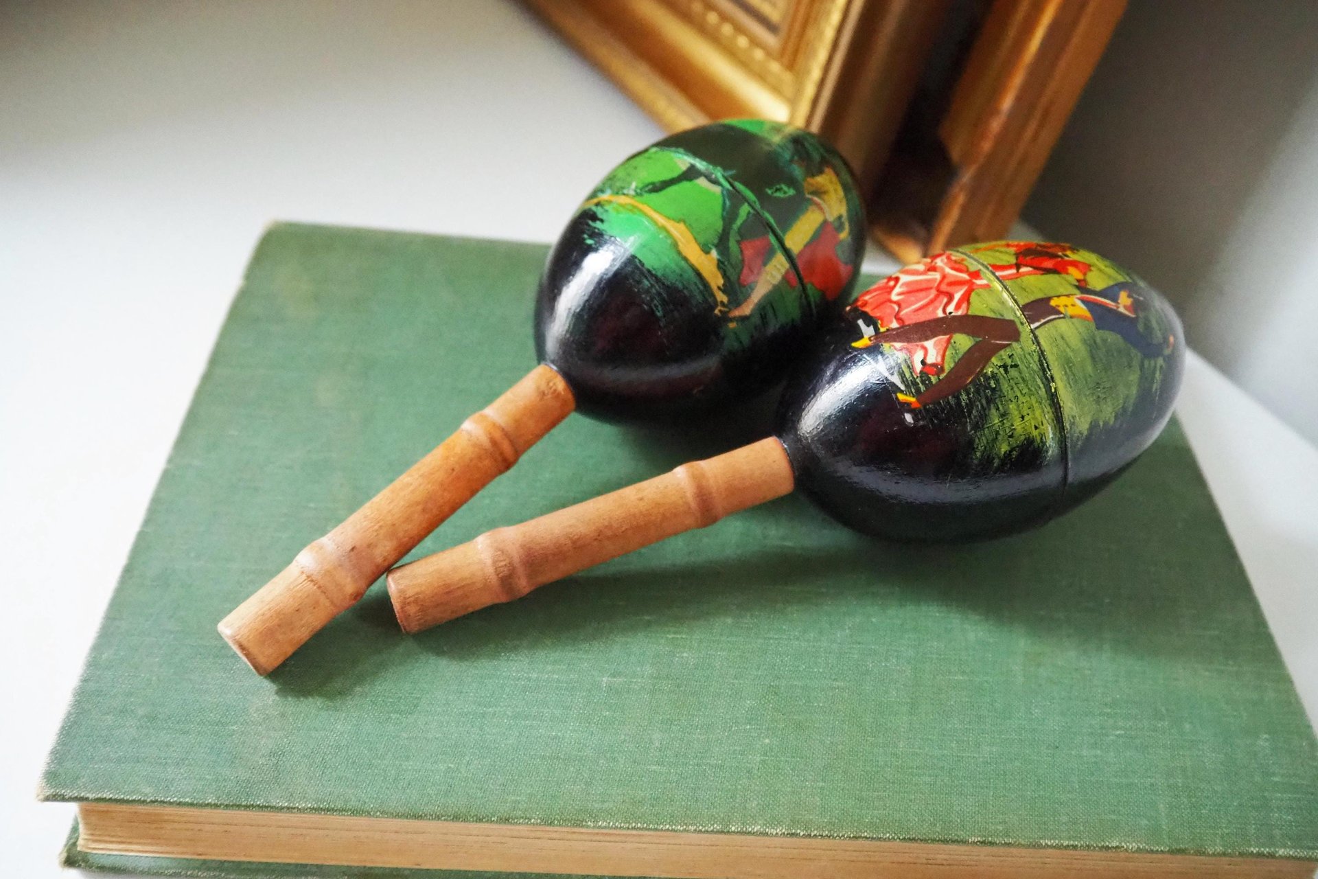 Vintage maracas | Vintage hand-painted maracas | Wooden maracas | Spanish maracas | Set of two vintage maracas | Vintage maracas from Spain