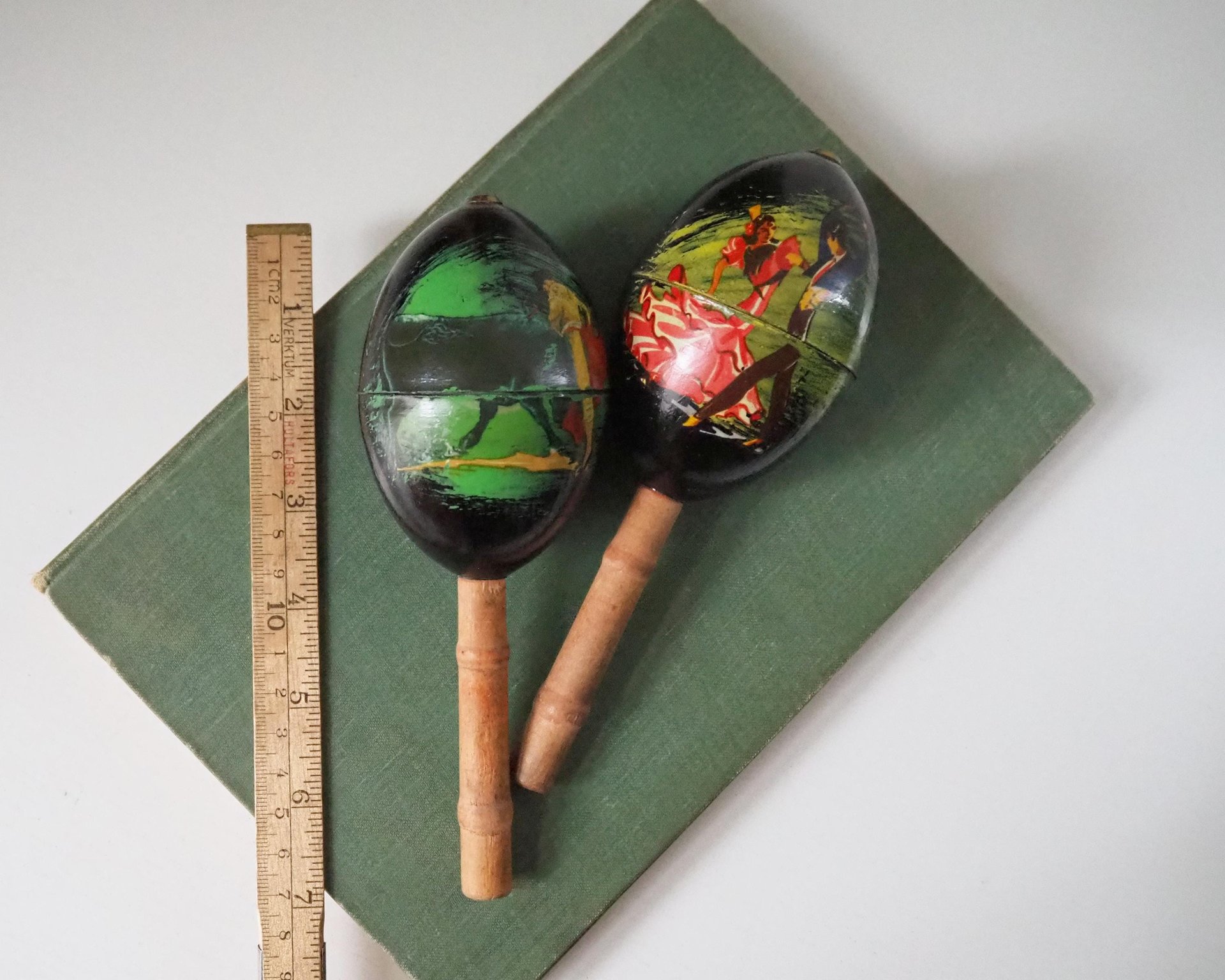 Vintage maracas | Vintage hand-painted maracas | Wooden maracas | Spanish maracas | Set of two vintage maracas | Vintage maracas from Spain