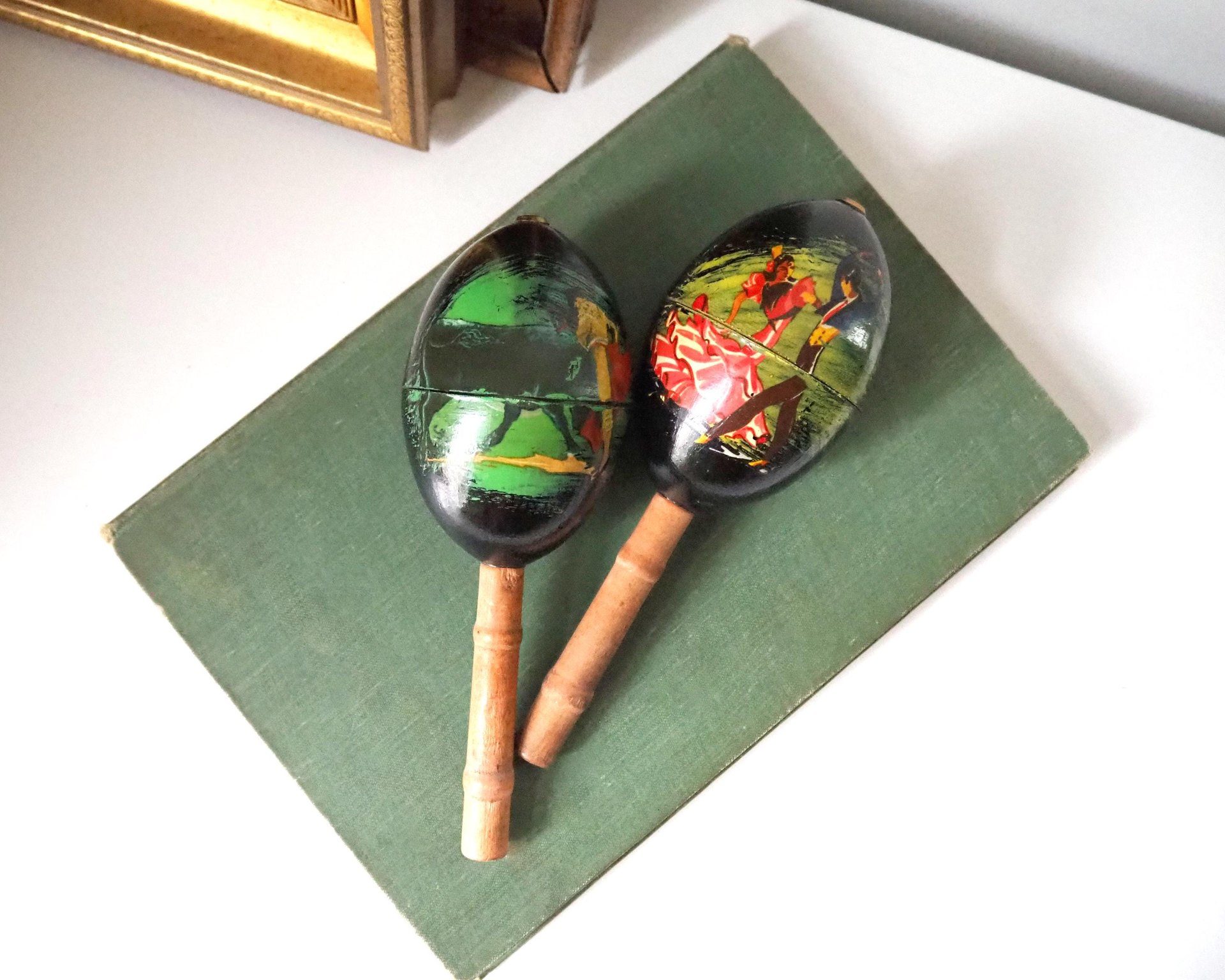 Vintage maracas | Vintage hand-painted maracas | Wooden maracas | Spanish maracas | Set of two vintage maracas | Vintage maracas from Spain