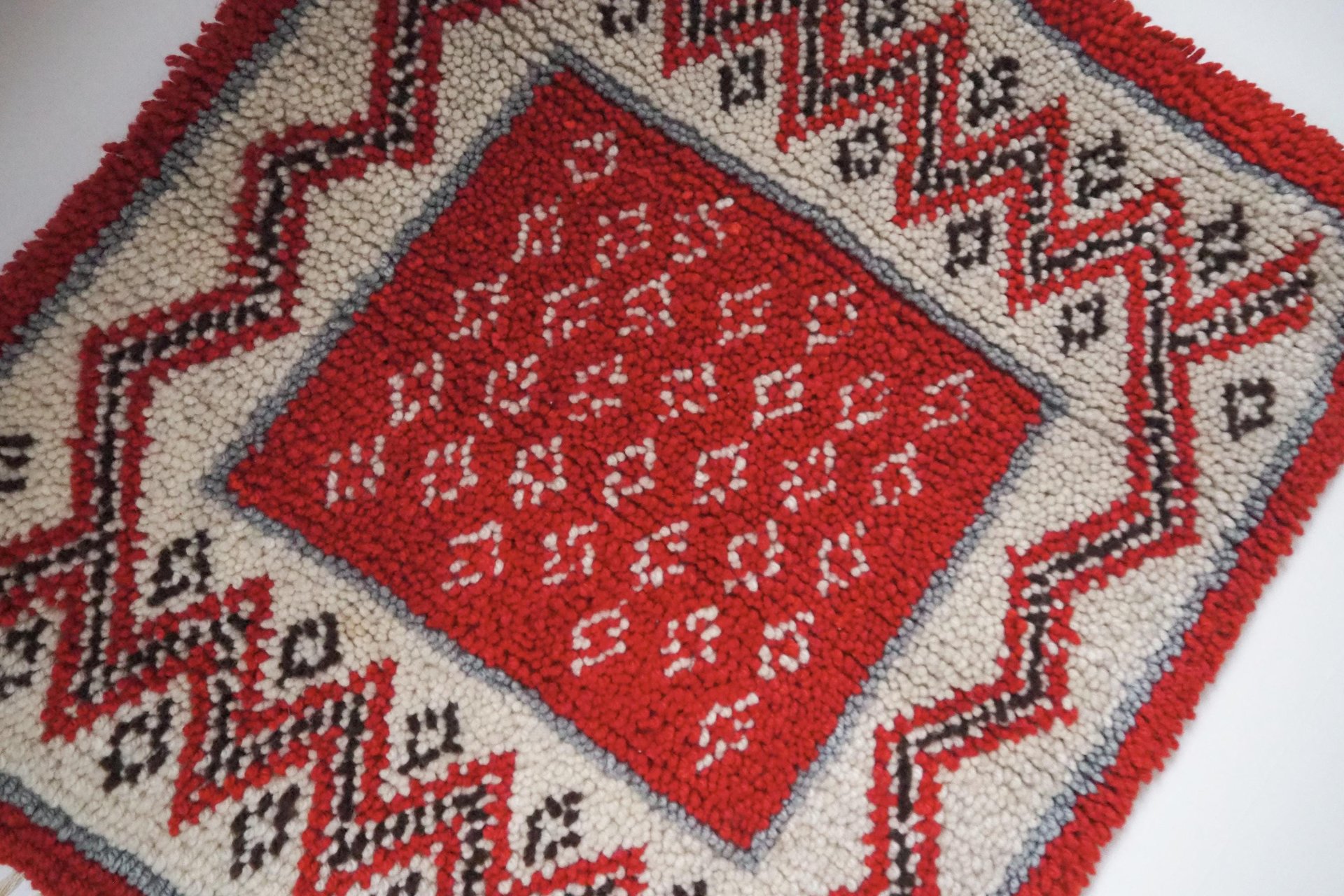 Vintage Rya wall hanging | Scandinavian Rya rug | Woollen vintage wall hanging | Vintage Rya rug | Traditional Scandinavian wall hanging