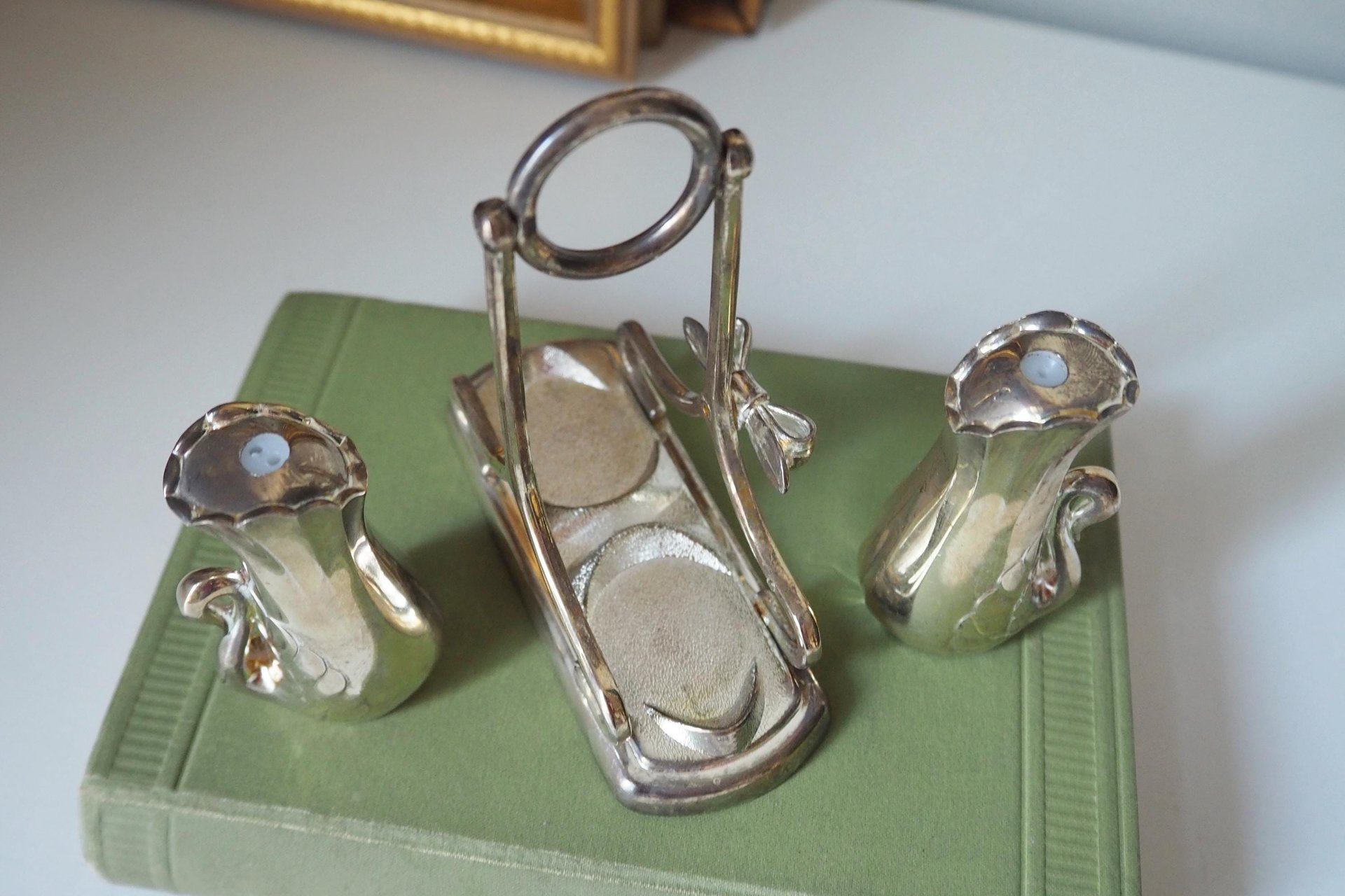 Vintage salt and pepper shakers | Swan salt and pepper shakers | Silver plated salt and pepper shakers | Salt and pepper shaker set