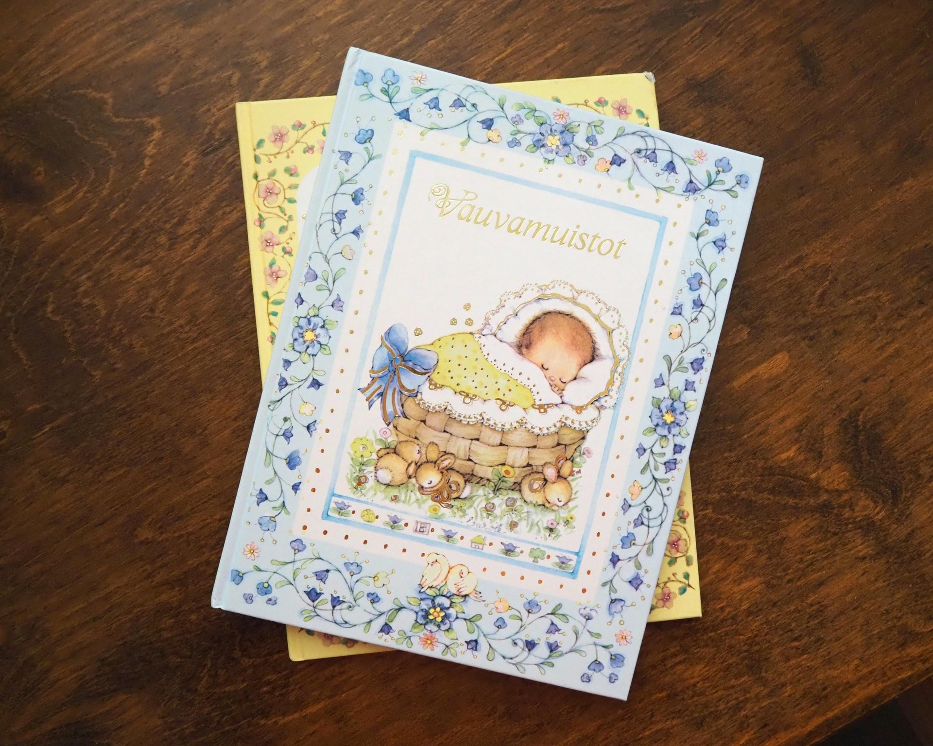 Vintage baby memory books | Finnish baby albums | Vintage baby books | Vintage baby album in Finnish | Vintage baby journal | Vauvamuistot