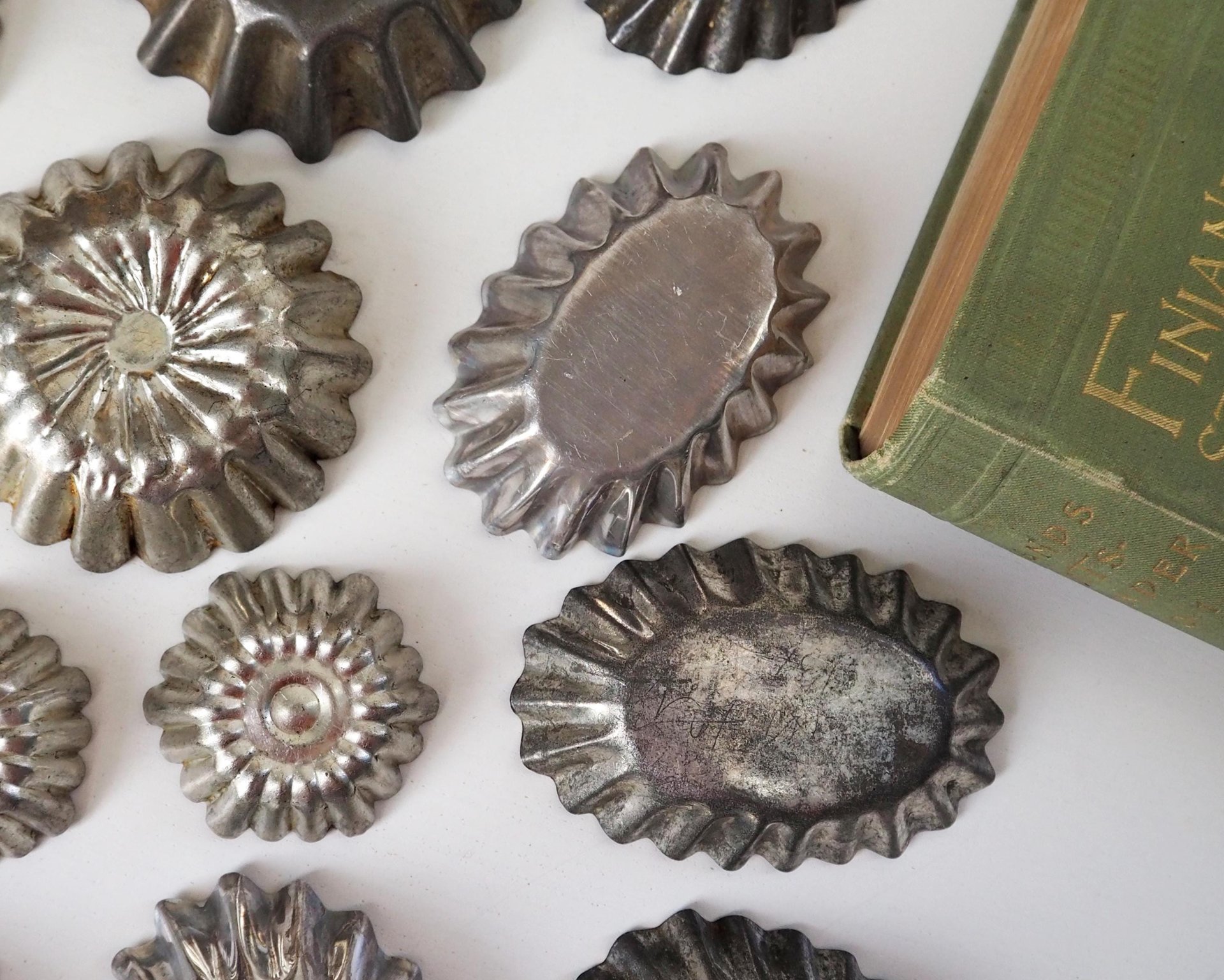 Vintage baking molds | Vintage fluted tin molds | Small pastry molds | Mismatched baking molds | Vintage tin molds | Vintage kitchen decor