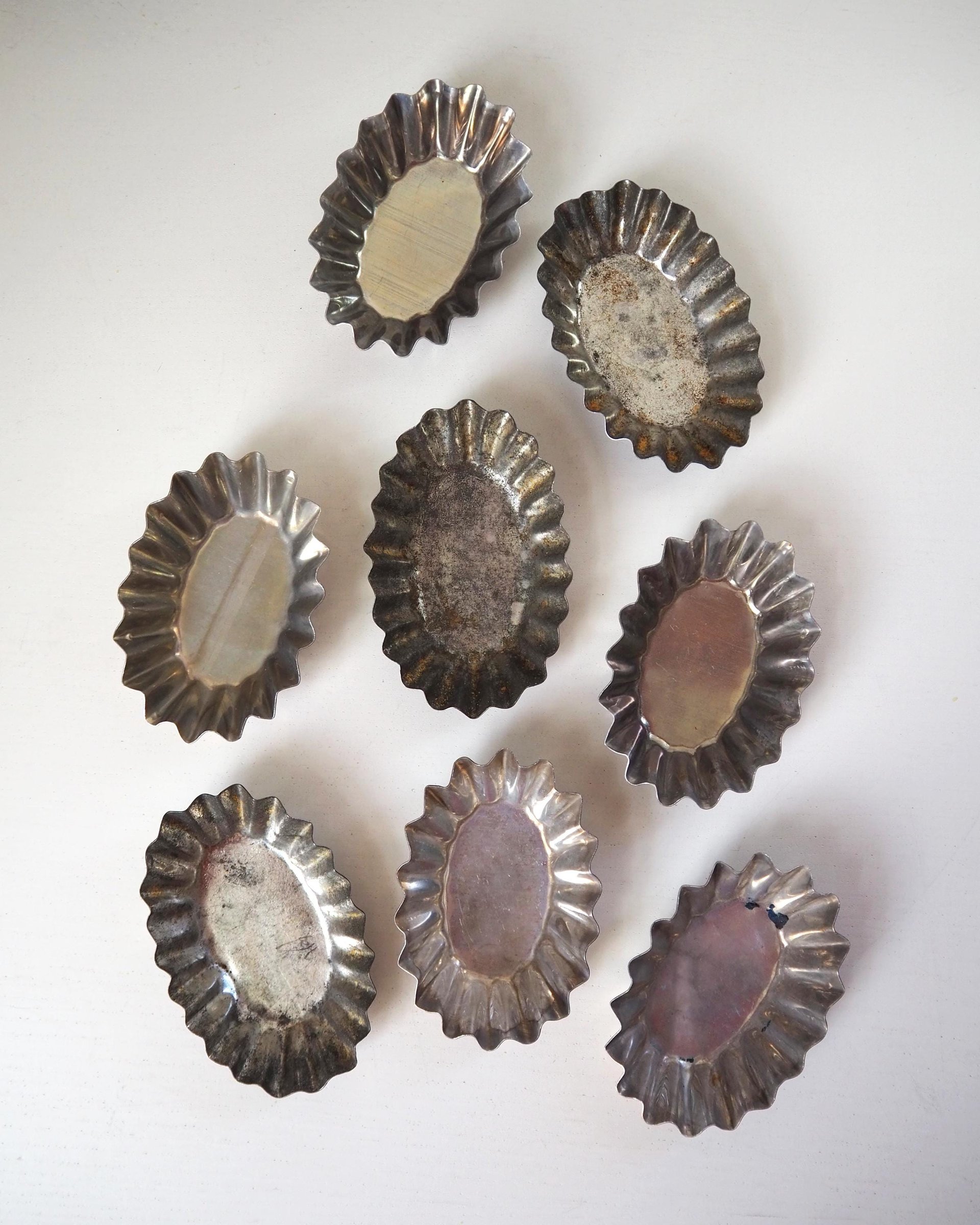 Vintage baking molds | Vintage fluted tin molds | Small pastry molds | Mismatched baking molds | Vintage tin molds | Vintage kitchen decor