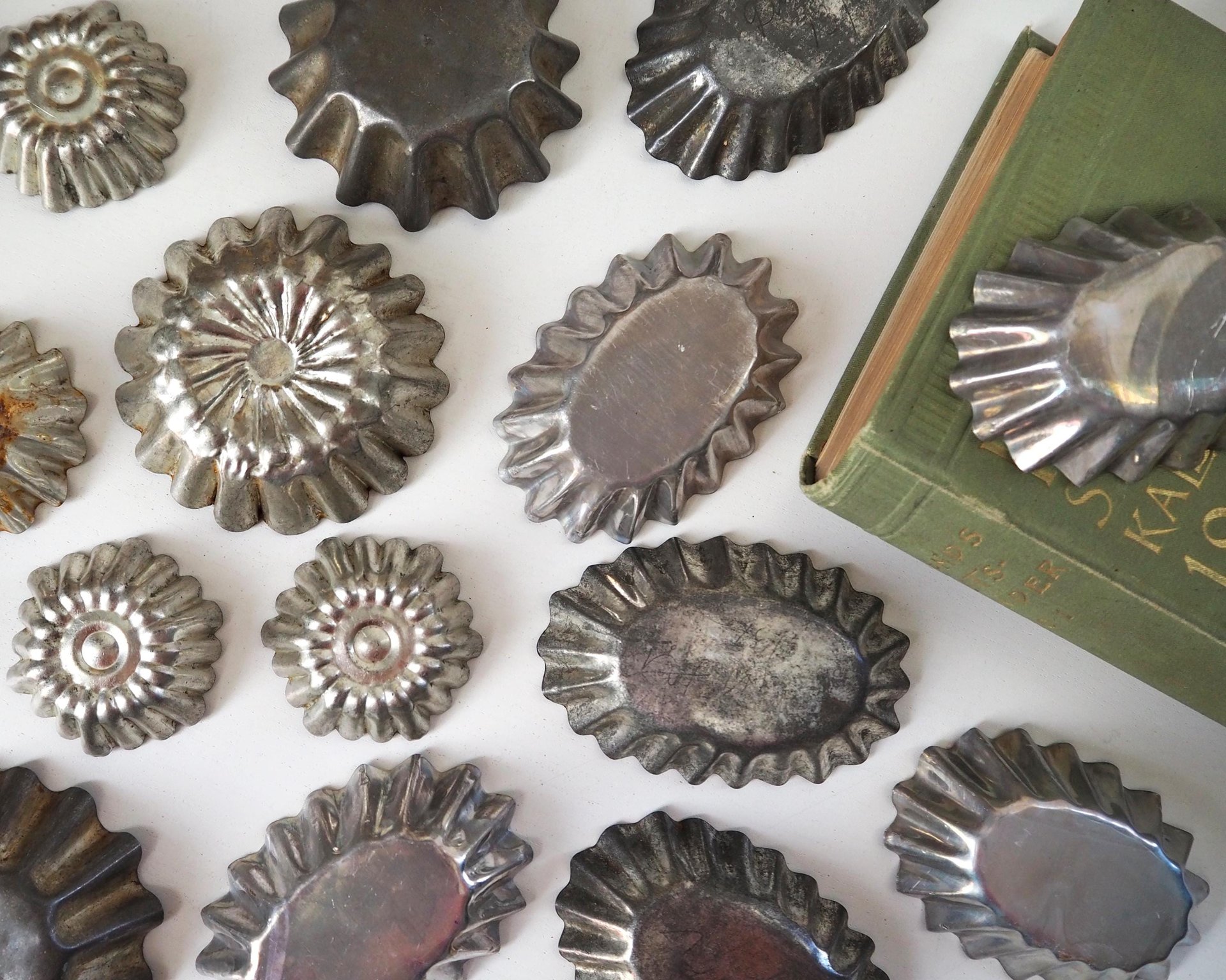 Vintage baking molds | Vintage fluted tin molds | Small pastry molds | Mismatched baking molds | Vintage tin molds | Vintage kitchen decor