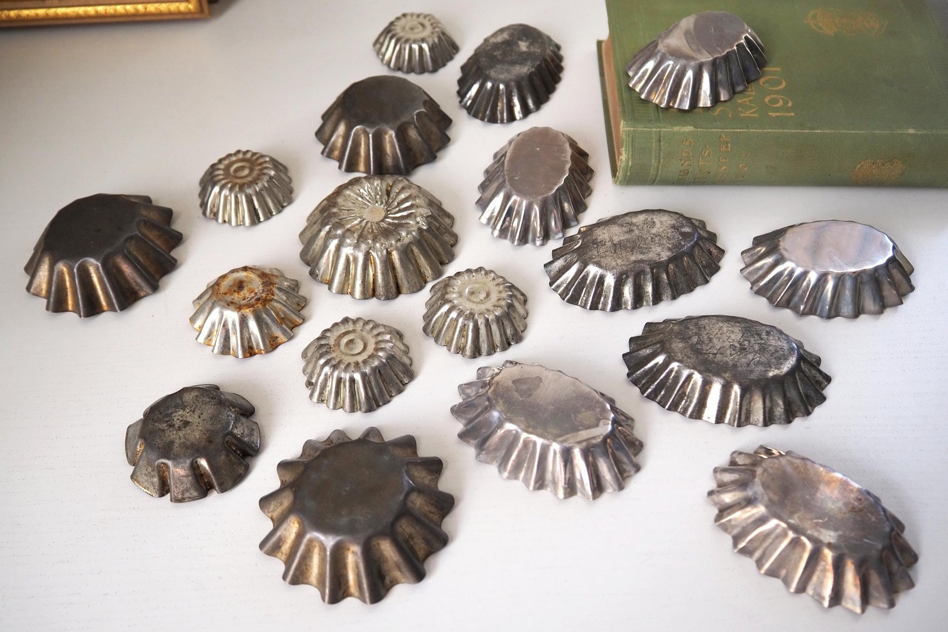 Vintage baking molds | Vintage fluted tin molds | Small pastry molds | Mismatched baking molds | Vintage tin molds | Vintage kitchen decor