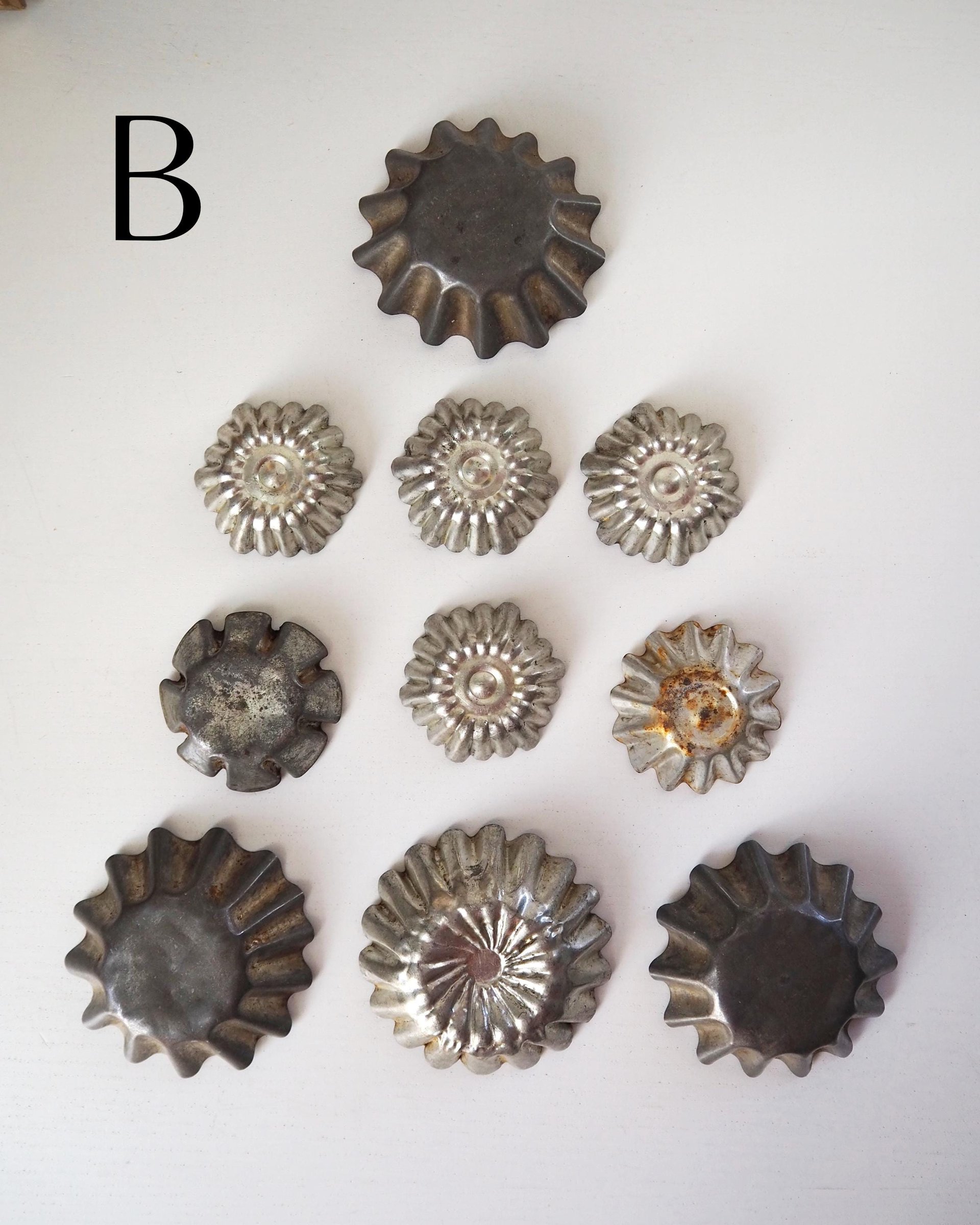 Vintage baking molds | Vintage fluted tin molds | Small pastry molds | Mismatched baking molds | Vintage tin molds | Vintage kitchen decor