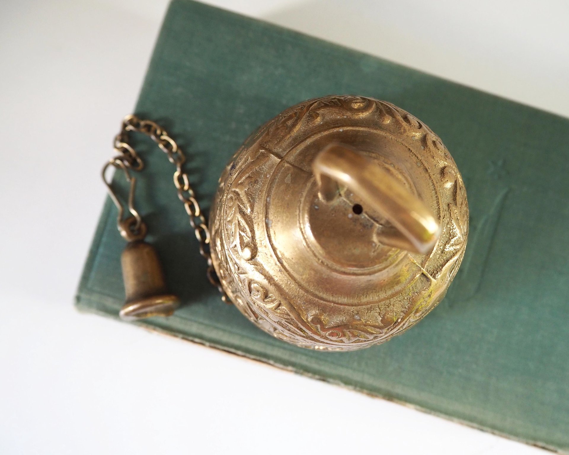 Vintage brass hanging bell | Brass hanging bell | Brass dinner bell | Vintage hanging bell | Vintage brass bell