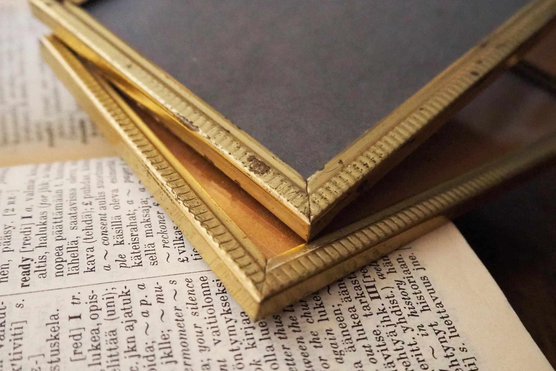 Set of two vintage brass photo frames | Brass photo frames 10x15 cm | Matching picture frames | Vintage brass picture frames