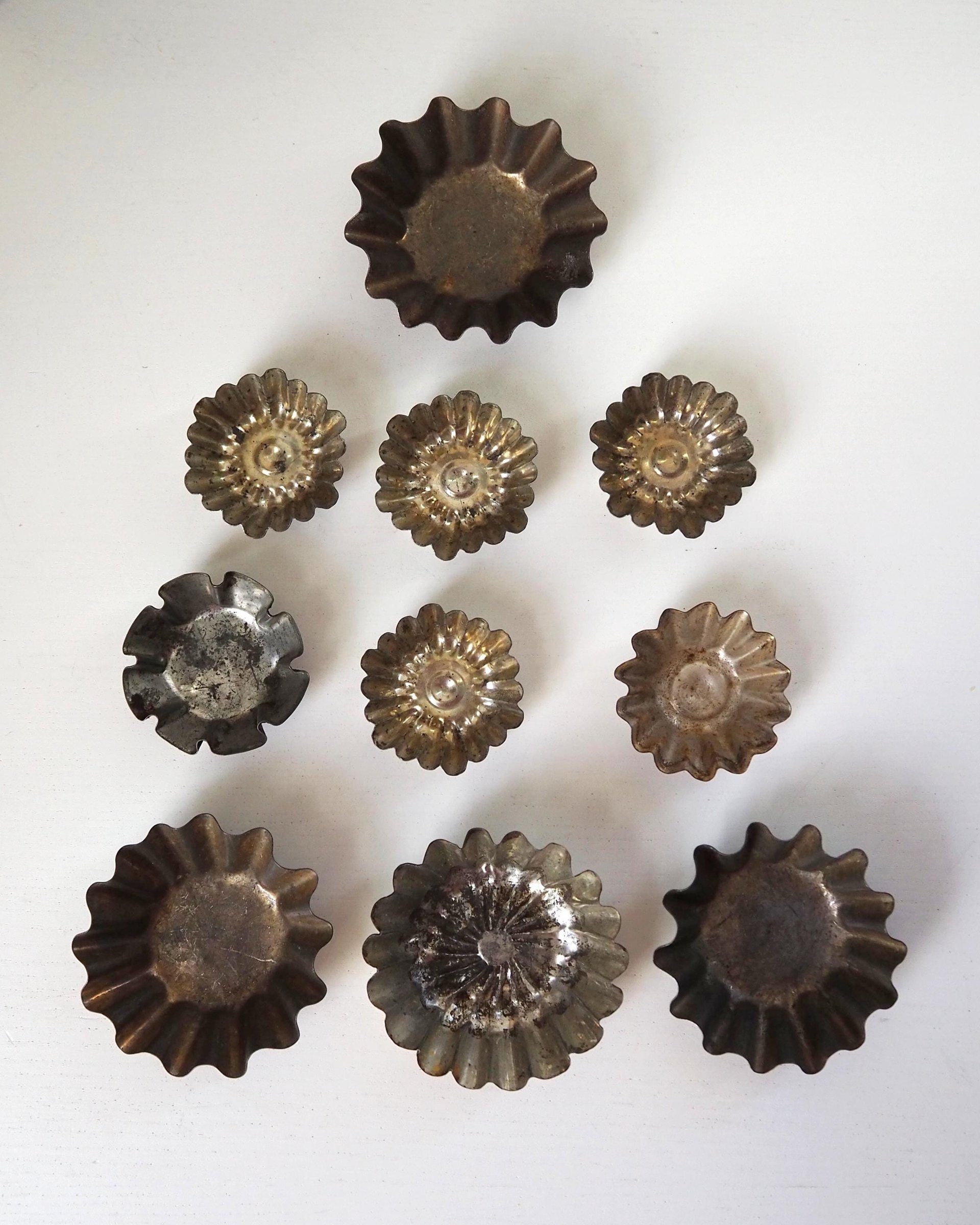 Vintage baking molds | Vintage fluted tin molds | Small pastry molds | Mismatched baking molds | Vintage tin molds | Vintage kitchen decor