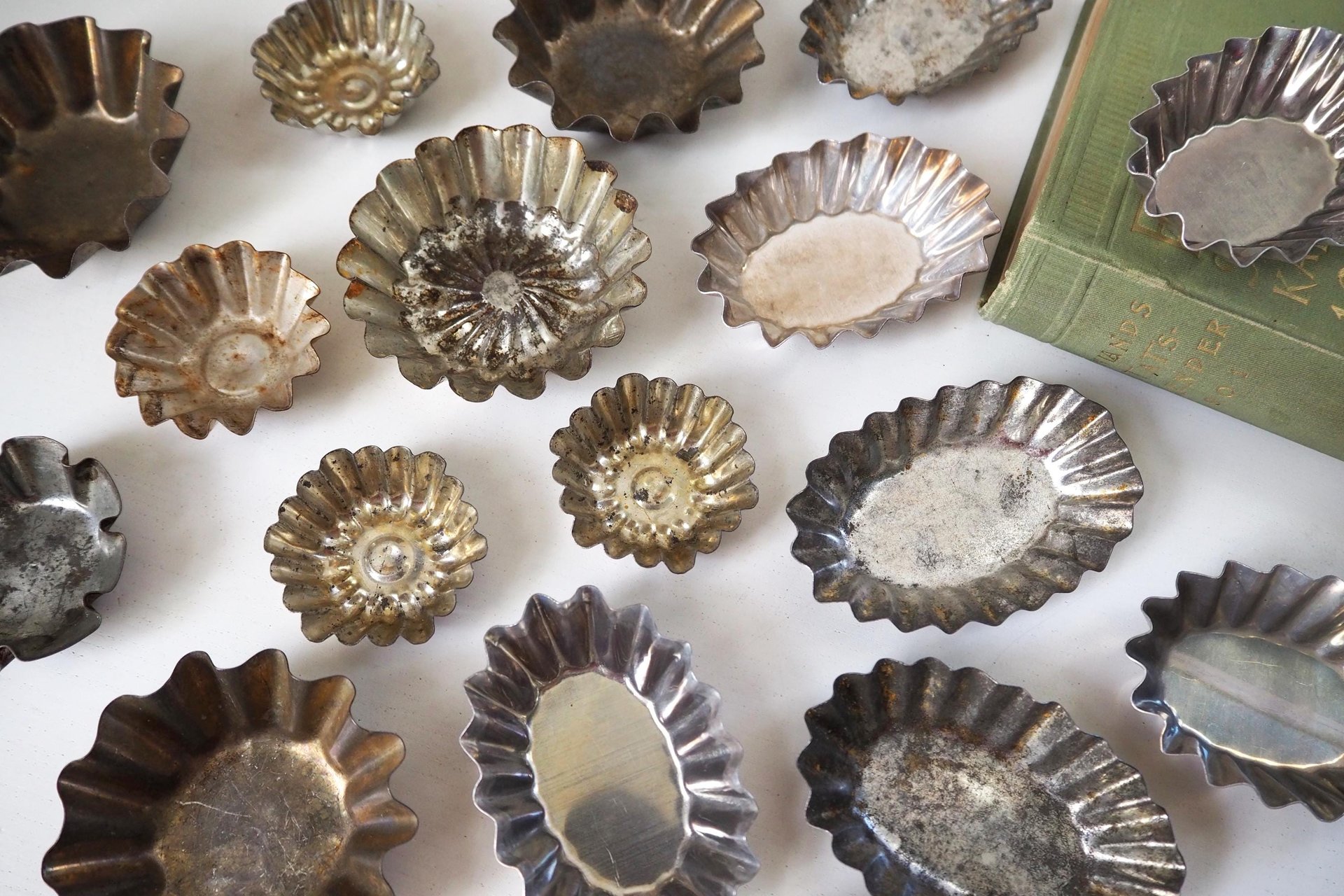 Vintage baking molds | Vintage fluted tin molds | Small pastry molds | Mismatched baking molds | Vintage tin molds | Vintage kitchen decor