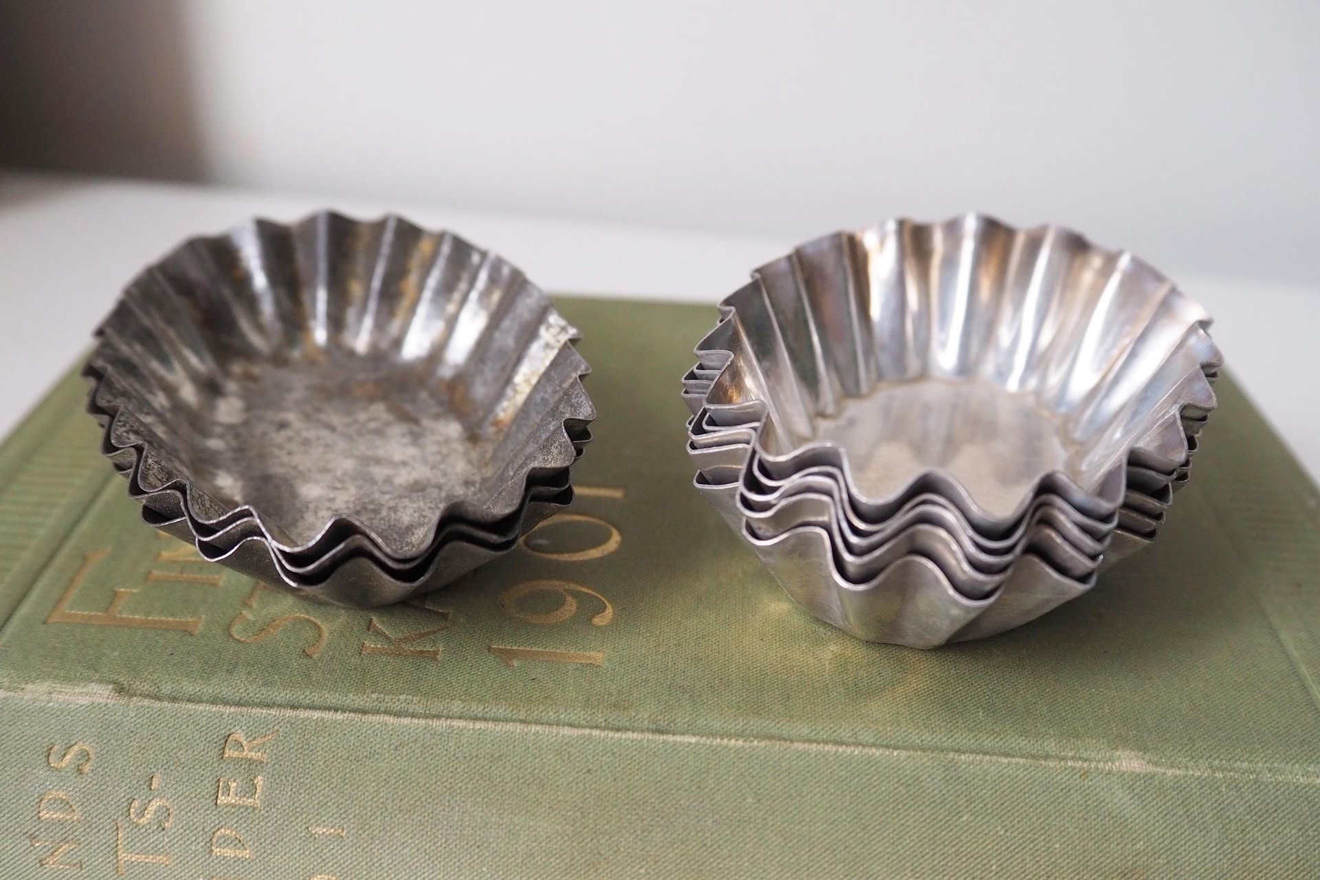 Vintage baking molds | Vintage fluted tin molds | Small pastry molds | Mismatched baking molds | Vintage tin molds | Vintage kitchen decor
