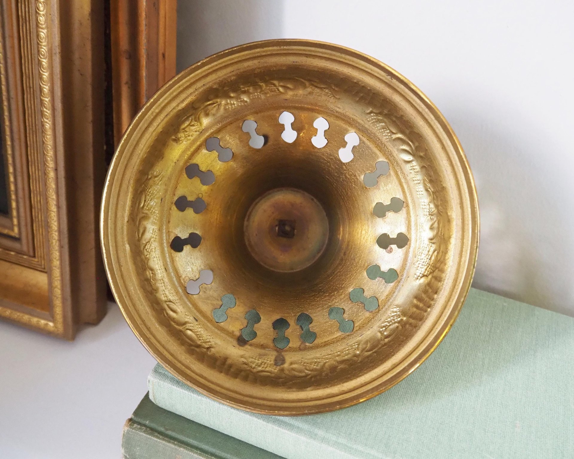 Vintage brass pomander | Vintage brass potpourri box | Large brass pomander | Brass home decor | Pierced brass box