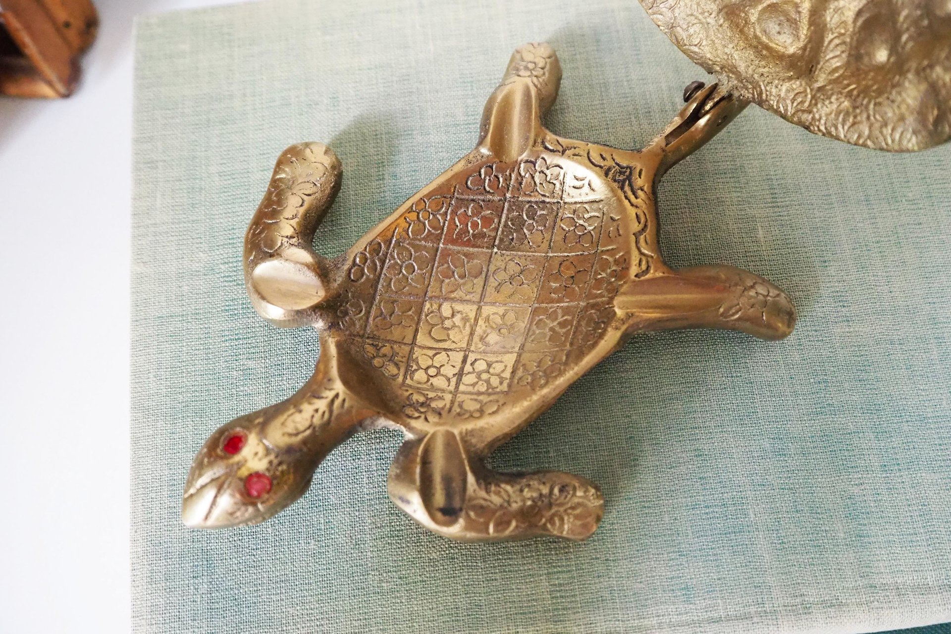 Vintage brass ashtray | Vintage turtle ashtray | Ashtray with lid | Brass turtle ashtray with lid | Vintage brass turtle ashtray