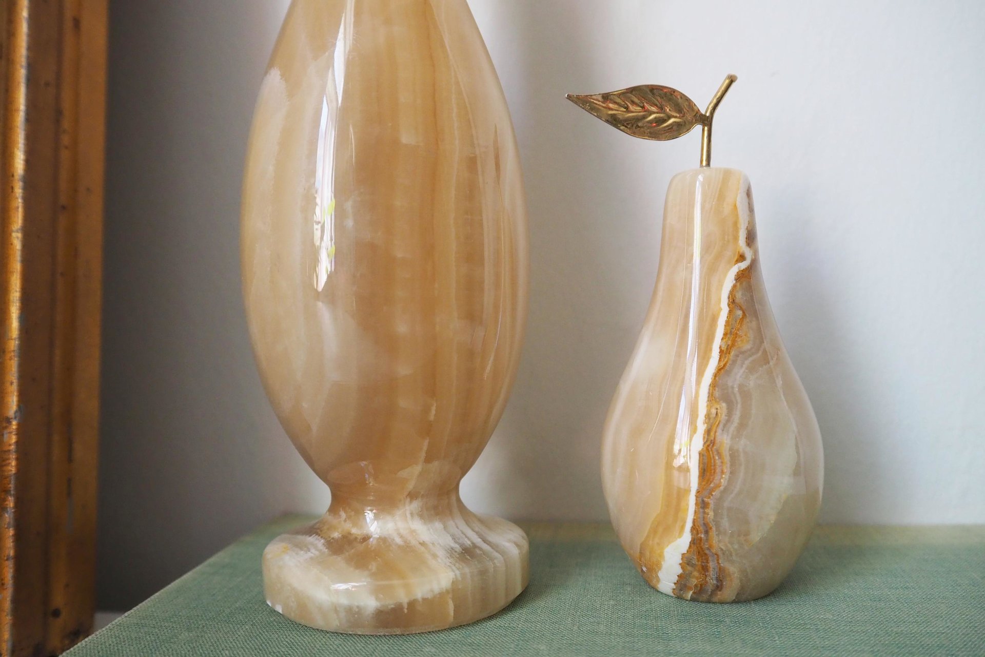 Vintage onyx marble home decor set | Onyx marble vase and pear | Vintage bud vase | Vintage single flower vase | Onyx marble home decor