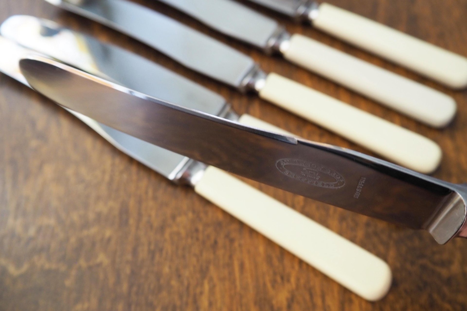 Set of six vintage knives | Sheffield knives | Vintage stainless steel knives | Vintage knife set | Atkinson Brothers knives | Bakelite