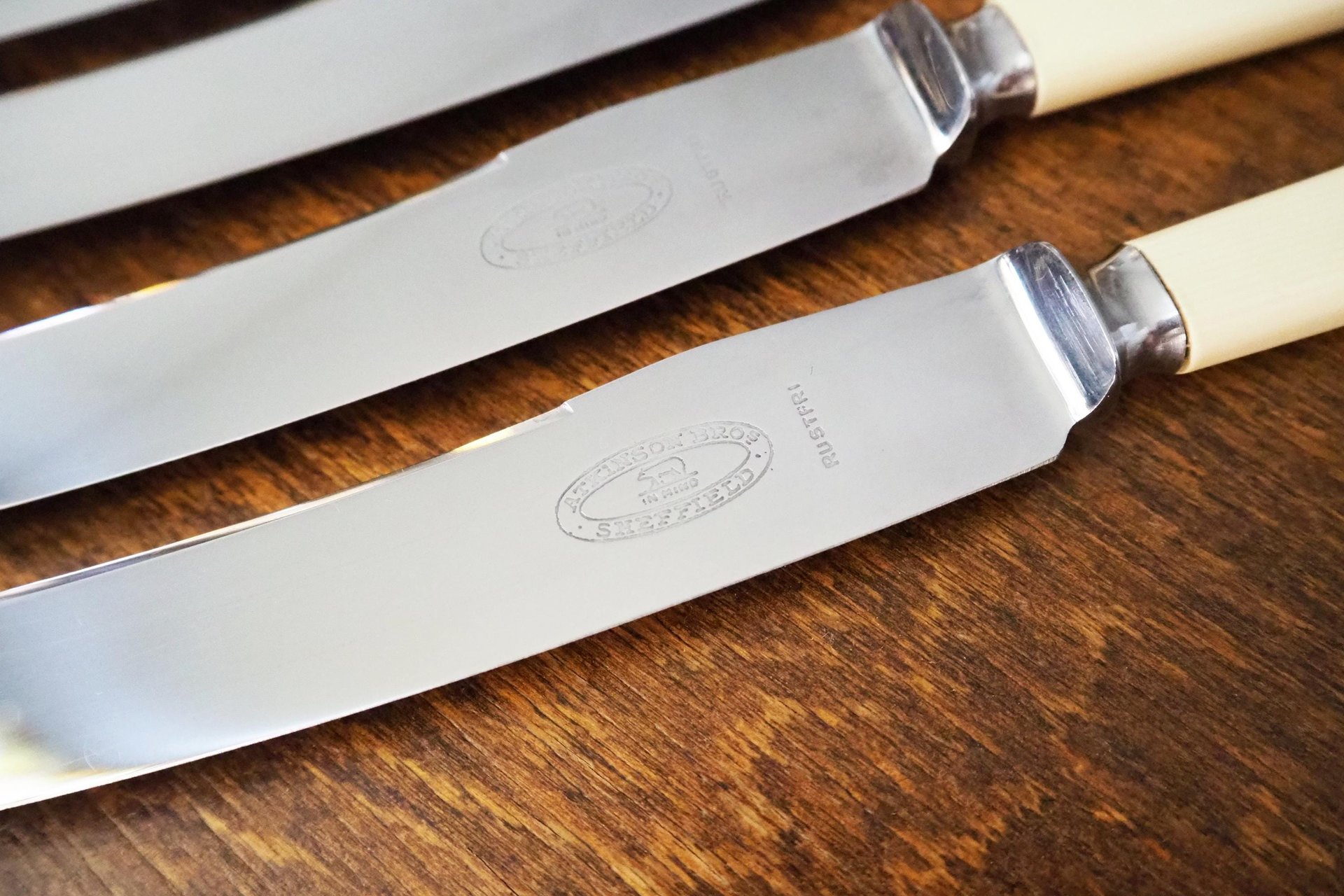 Set of six vintage knives | Sheffield knives | Vintage stainless steel knives | Vintage knife set | Atkinson Brothers knives | Bakelite