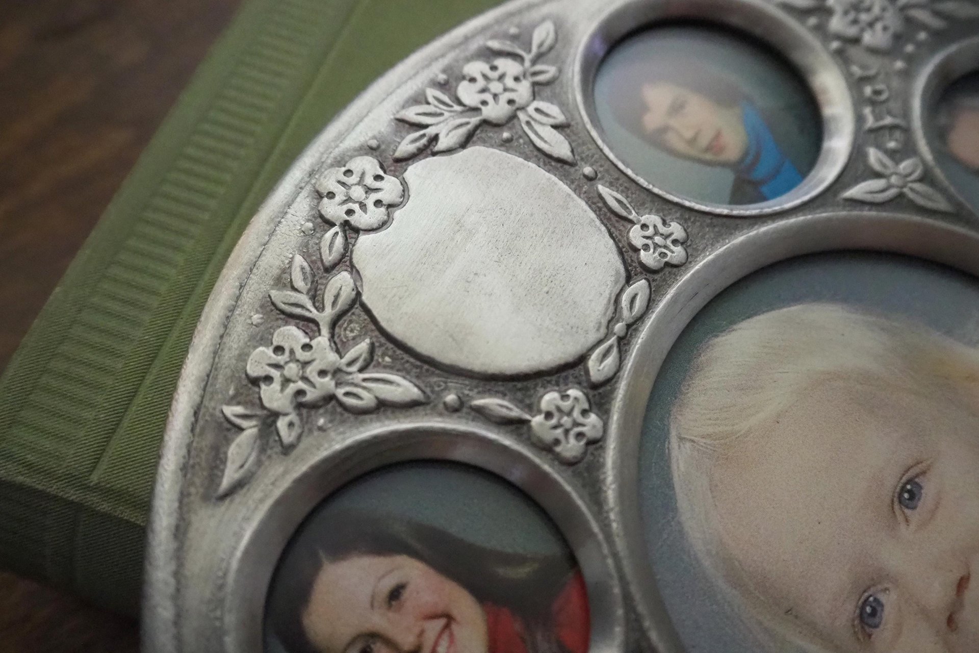 Vintage pewter photo frame | Family tree photo frame | Eik Tinn Norway photo frame | Vintage pewter photo frame | Vintage family photo frame