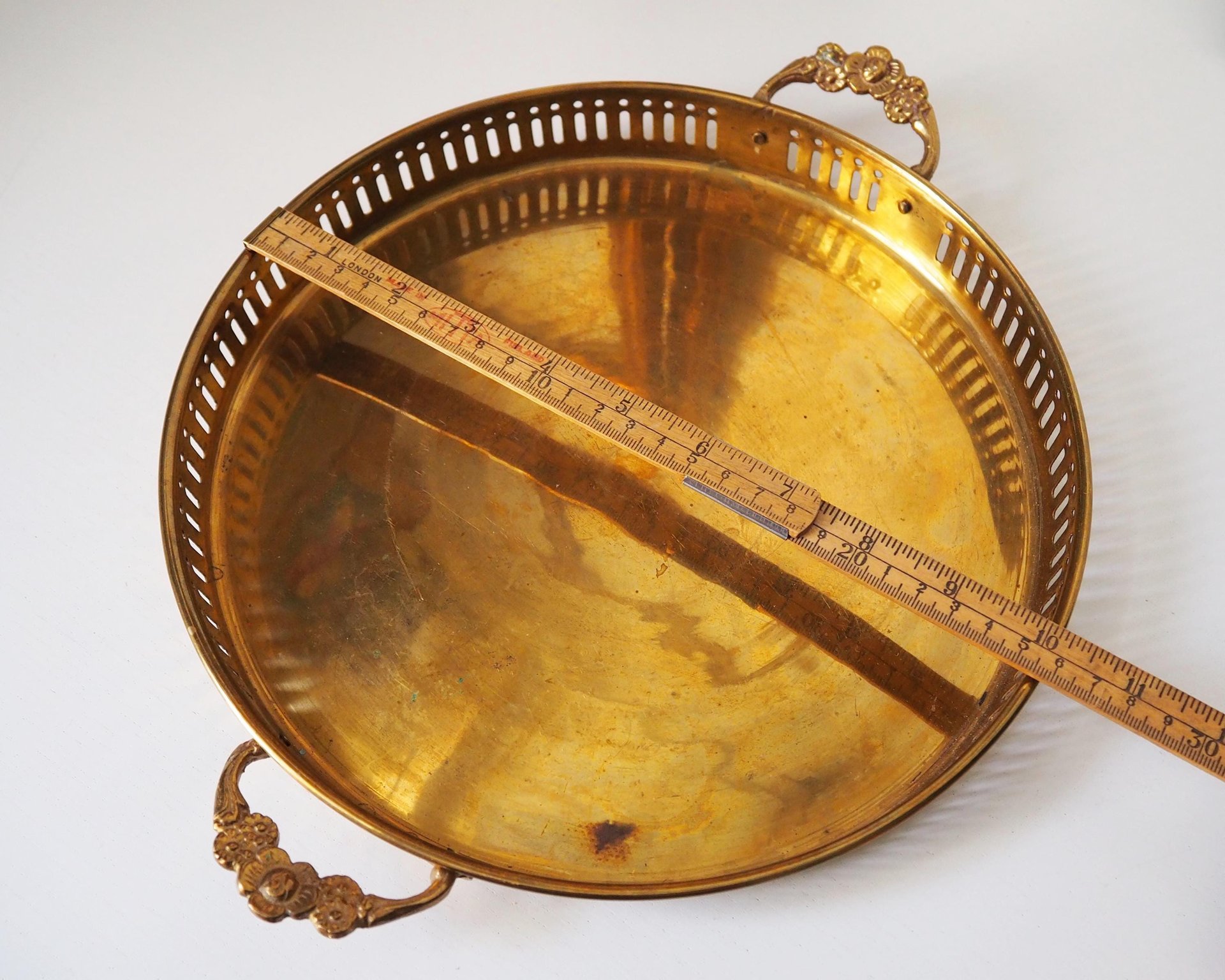 Vintage brass tray | Small brass tray with handles | Round brass tray | Round vintage brass tray with handles | Brass serving tray