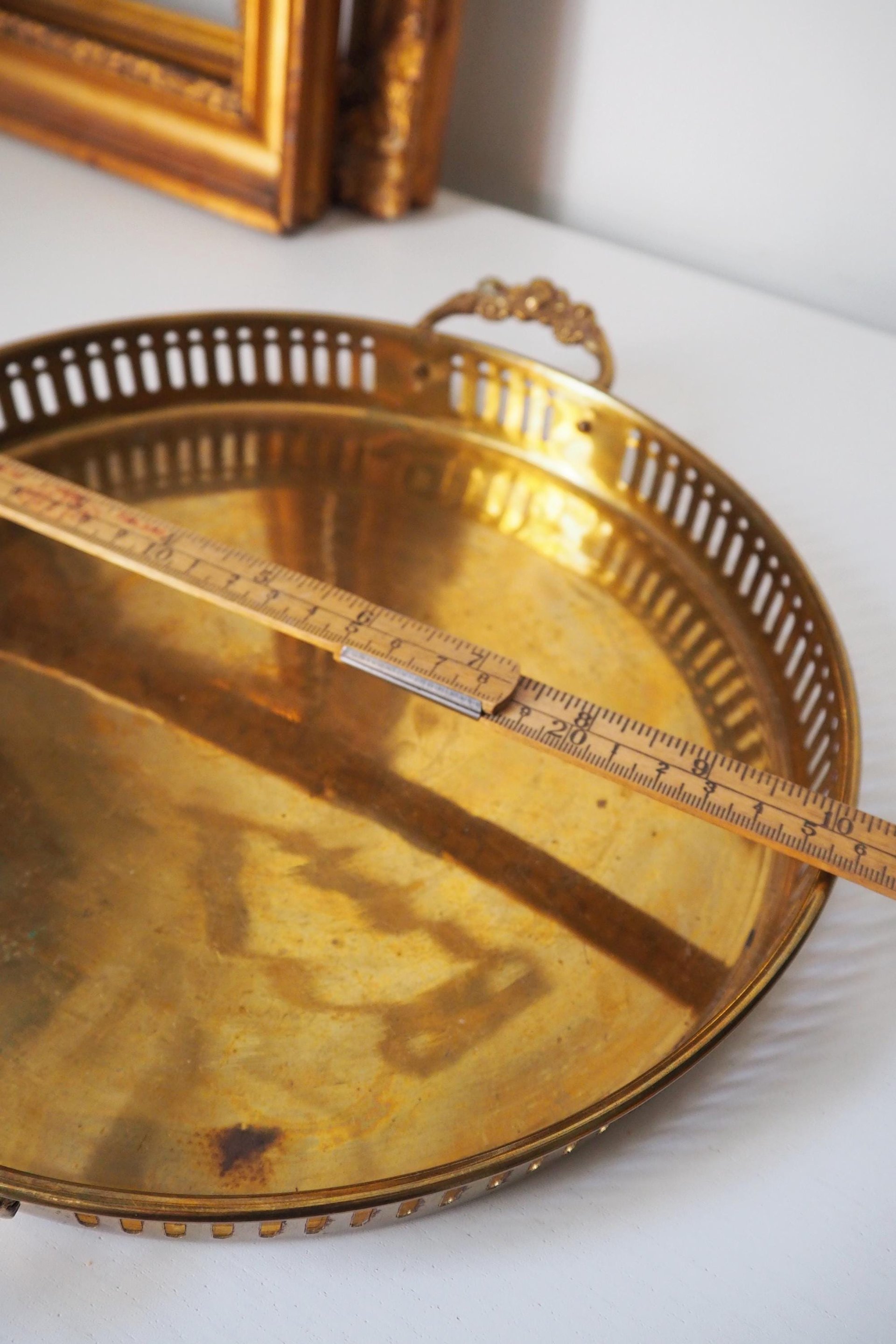 Vintage brass tray | Small brass tray with handles | Round brass tray | Round vintage brass tray with handles | Brass serving tray