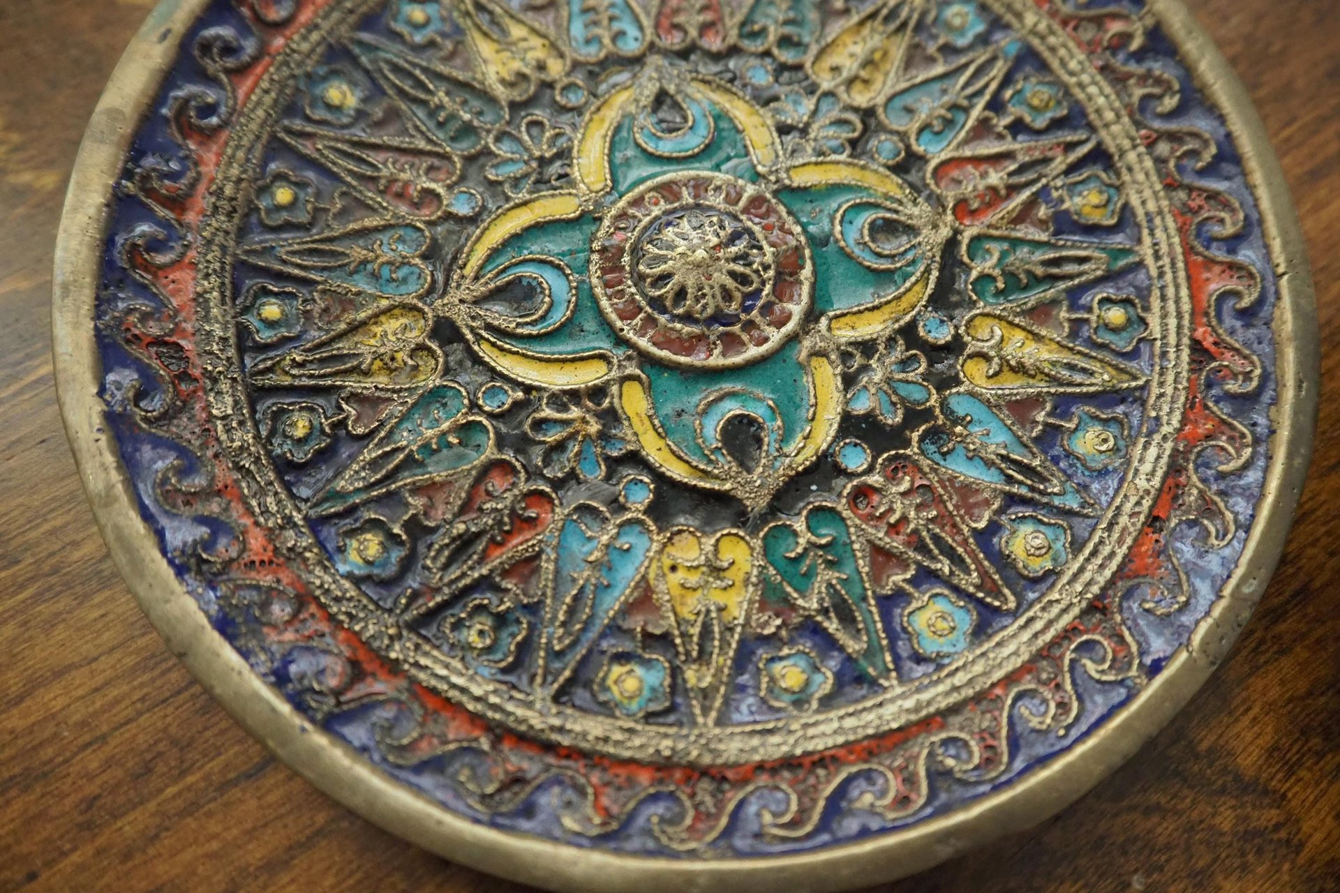 Set of two vintage wall plates | Decorative wall plates | Enamelled wall plates | Colourful vintage wall plates