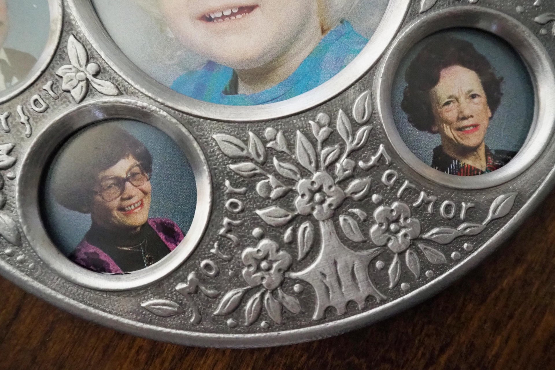 Vintage pewter photo frame | Family tree photo frame | Eik Tinn Norway photo frame | Vintage pewter photo frame | Vintage family photo frame