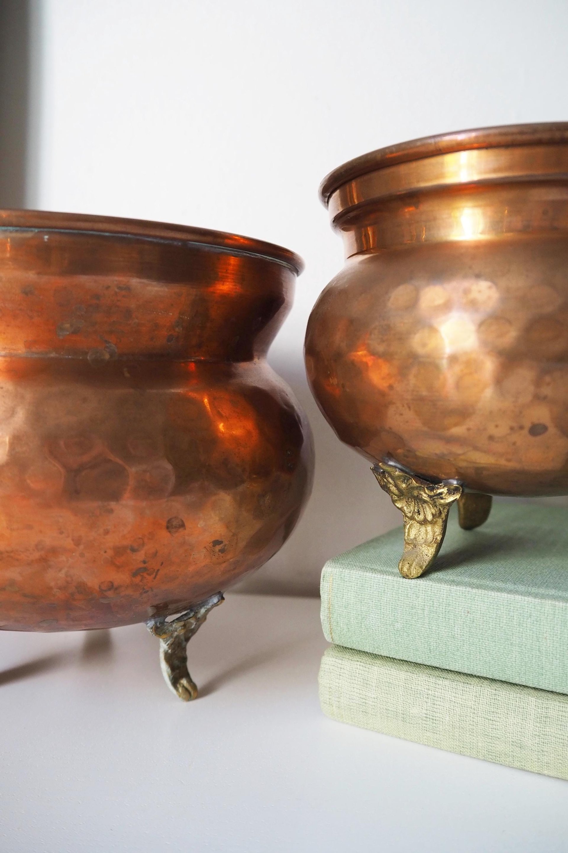 Set of two vintage copper planters | Mismatched copper planters | Small copper planters | Vintage planters with feet | Vintage planters