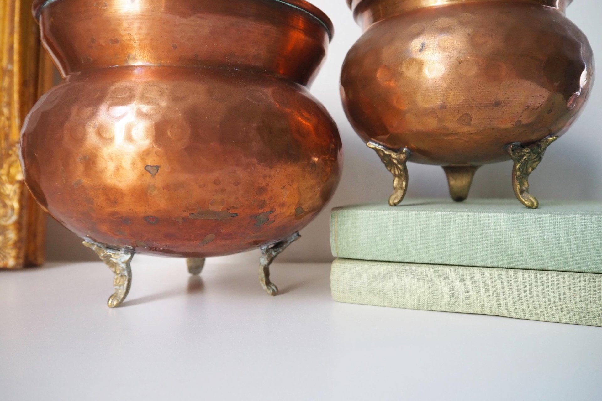 Set of two vintage copper planters | Mismatched copper planters | Small copper planters | Vintage planters with feet | Vintage planters
