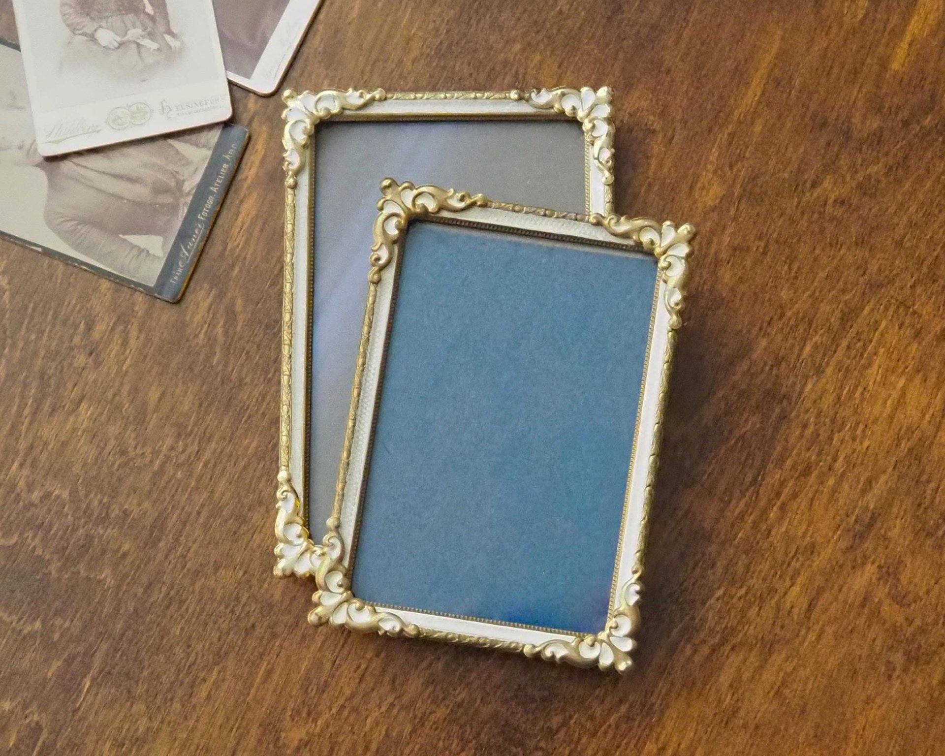 Set of two vintage photo frames | Set of two small matching vintage frames | Vintage brass picture frames | Brass and white frames