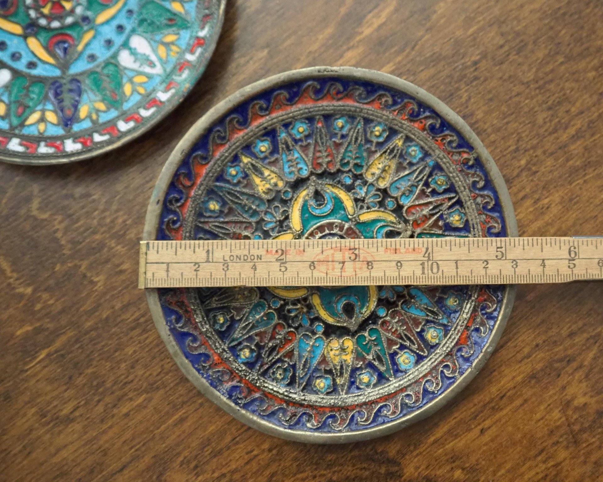 Set of two vintage wall plates | Decorative wall plates | Enamelled wall plates | Colourful vintage wall plates