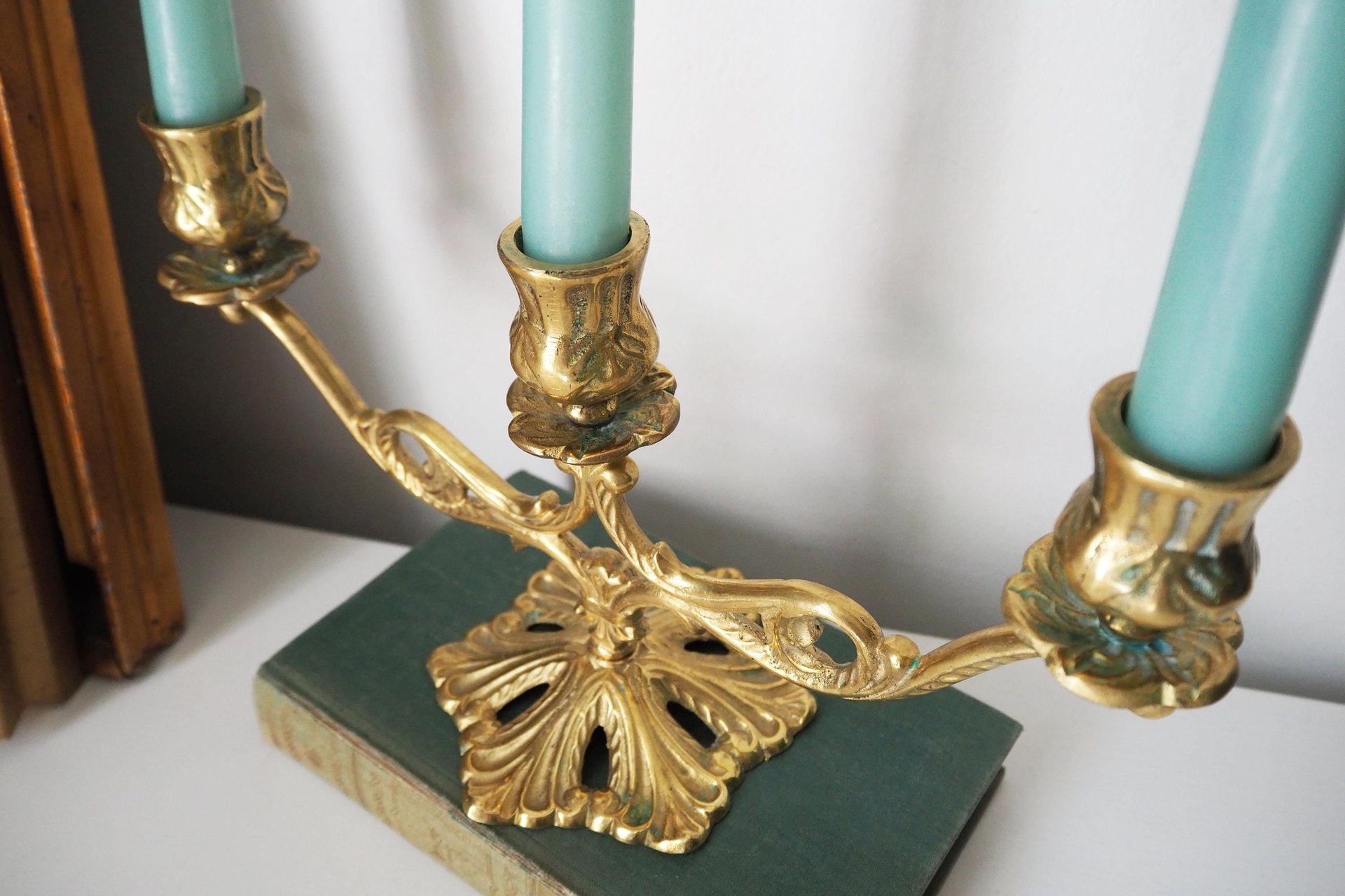 Vintage brass candelabra | Brass candelabra | Three arm brass candlestick holder | Three arm candelabra | Kupittaan Valaisin candle holder