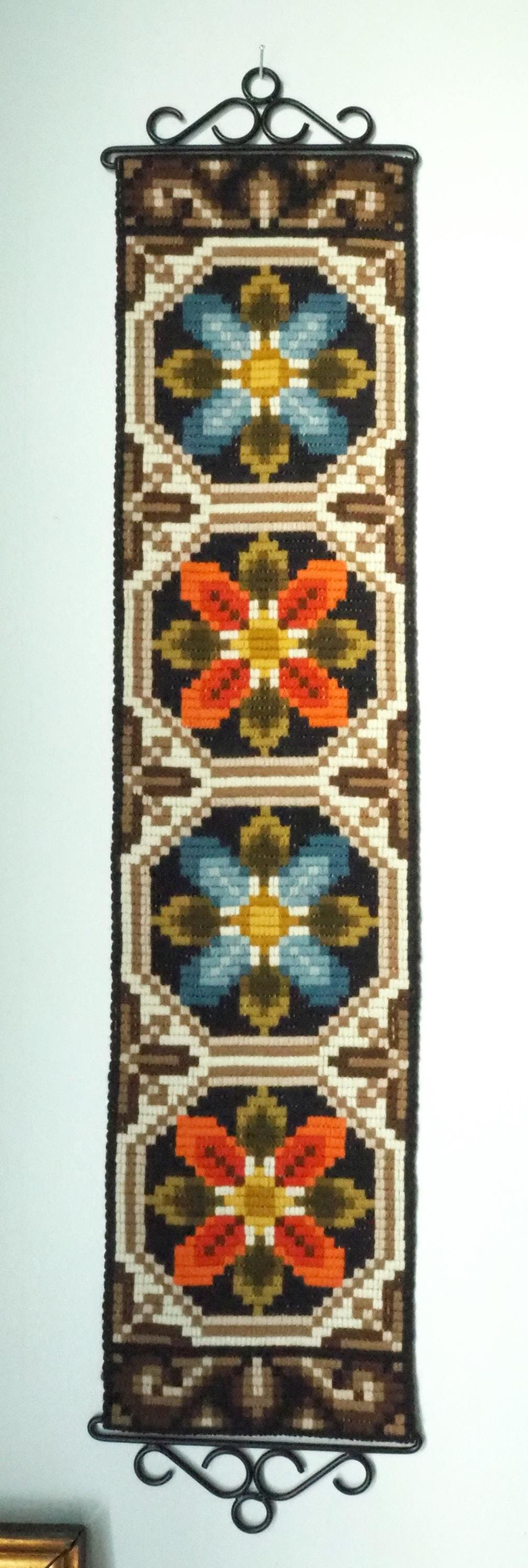 Vintage wall hanging | Small vintage wall hanging | Scandinavian woven textile | Retro wall hanging | Made in Finland