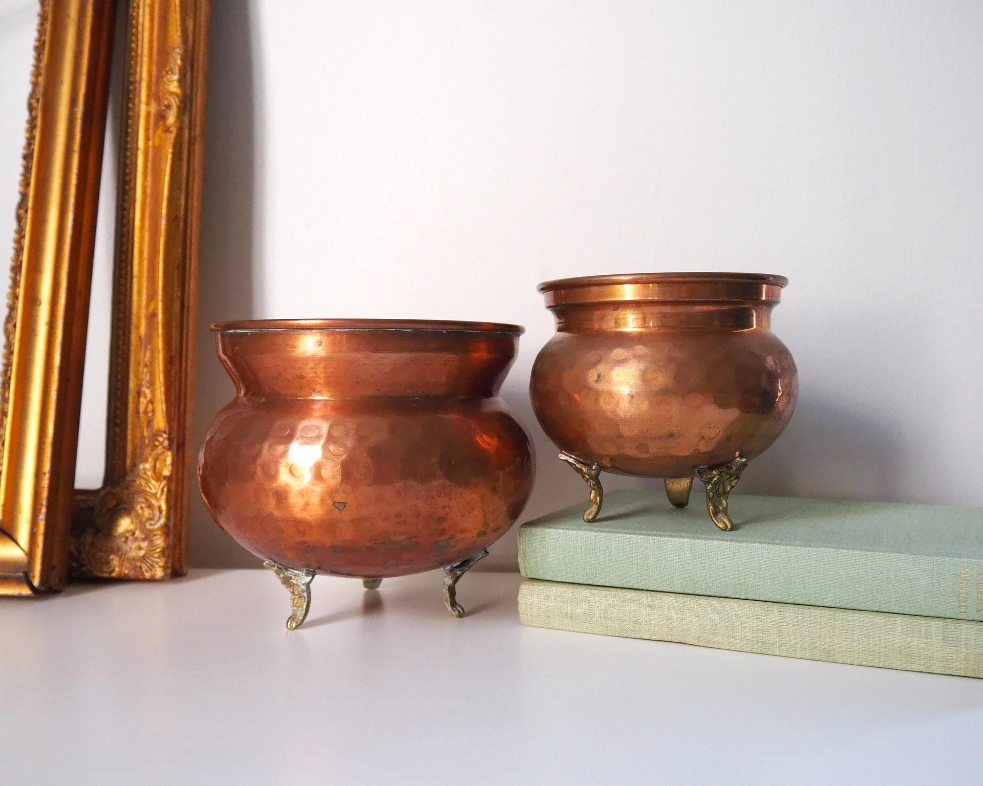 Set of two vintage copper planters | Mismatched copper planters | Small copper planters | Vintage planters with feet | Vintage planters