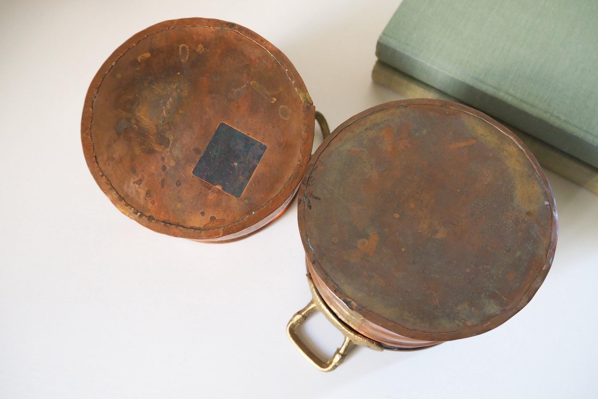 Set of two vintage copper planters | Mismatched copper planters | Small copper planters | Vintage planters with handles