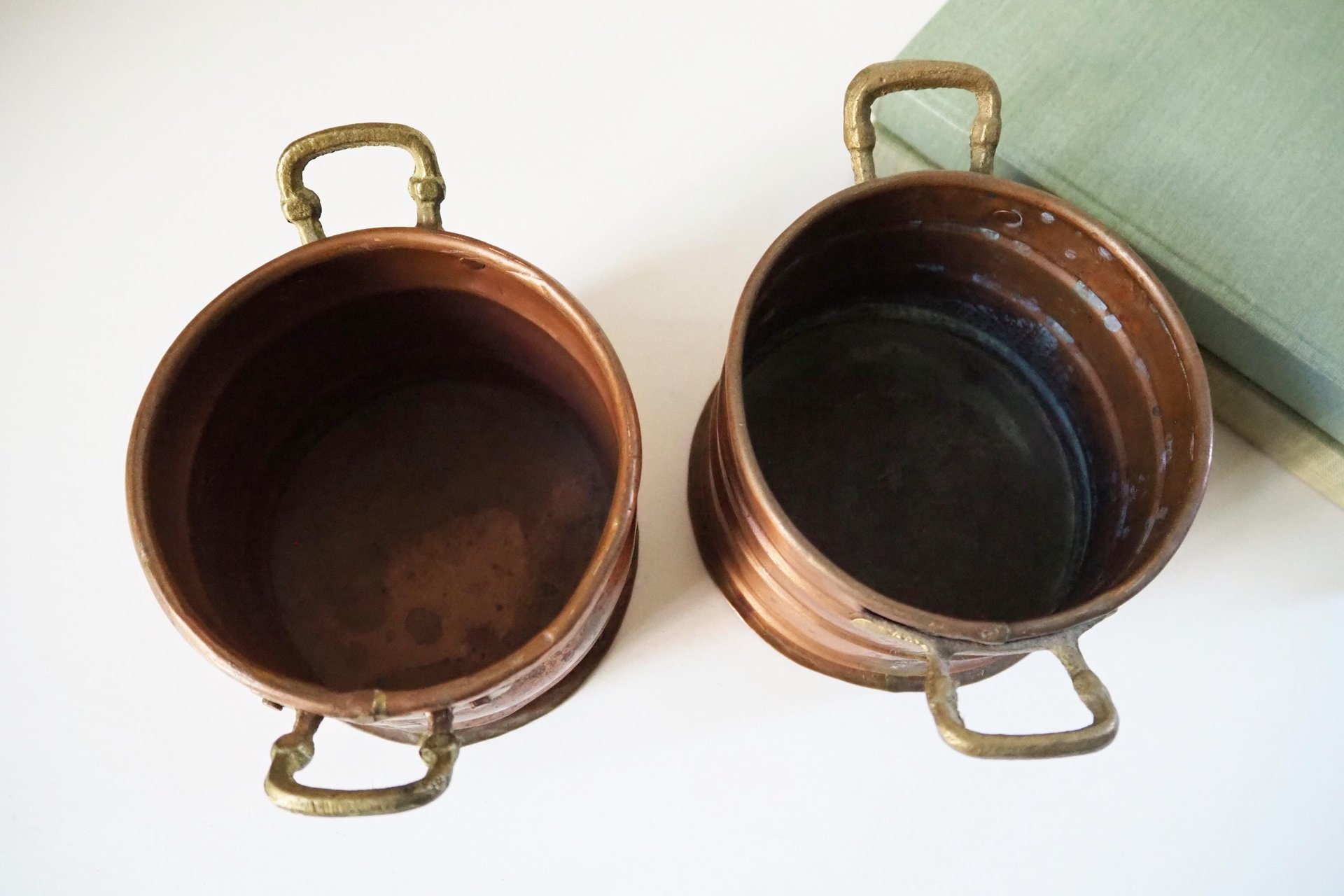 Set of two vintage copper planters | Mismatched copper planters | Small copper planters | Vintage planters with handles